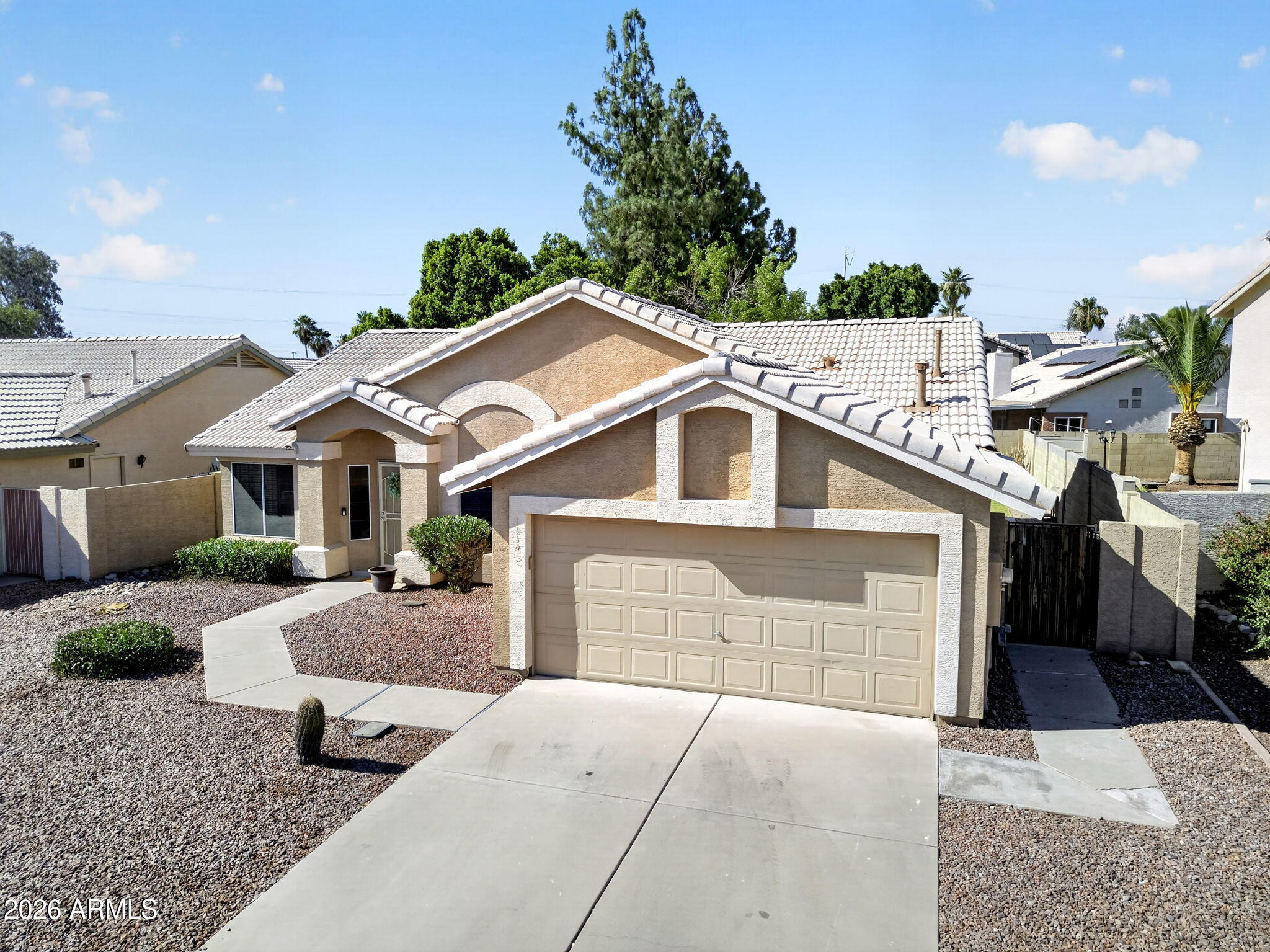 1114 E ARTESIAN Way