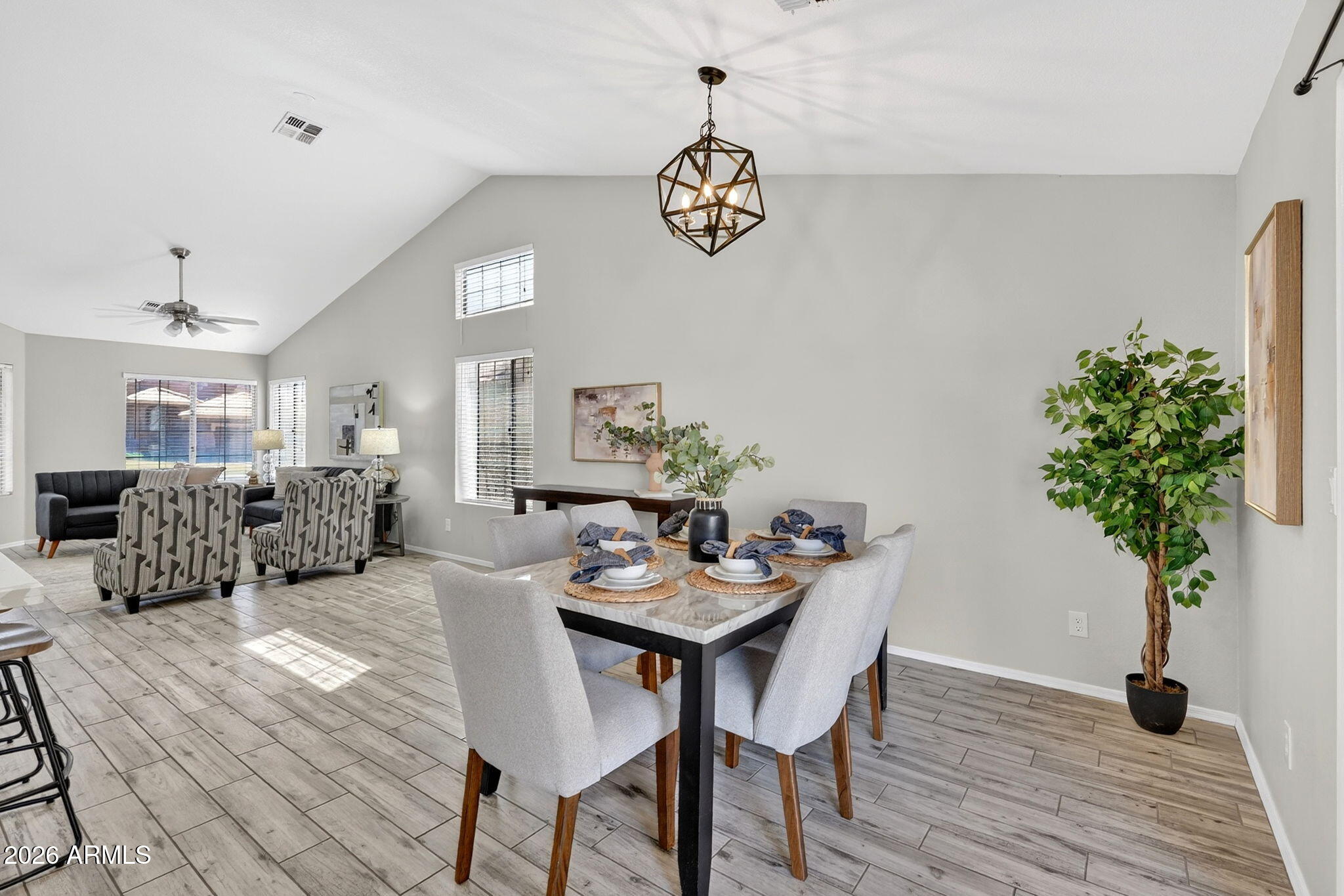 1114 E ARTESIAN Way