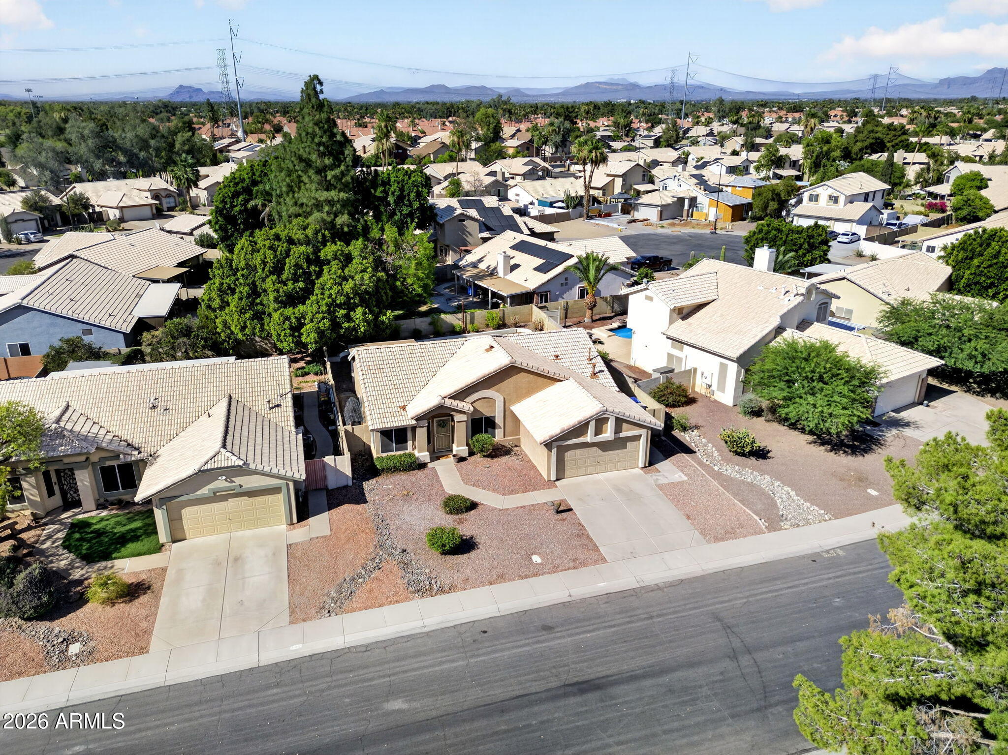1114 E ARTESIAN Way