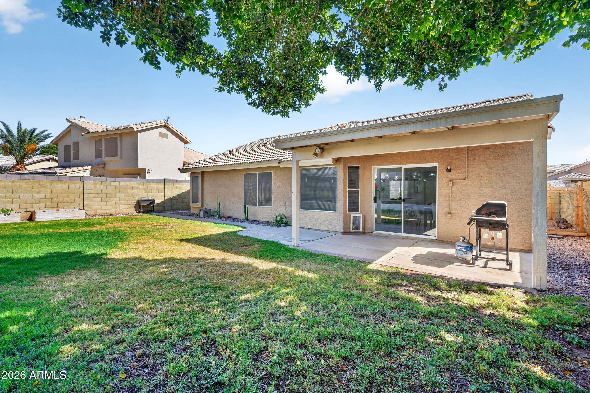 1114 E ARTESIAN Way