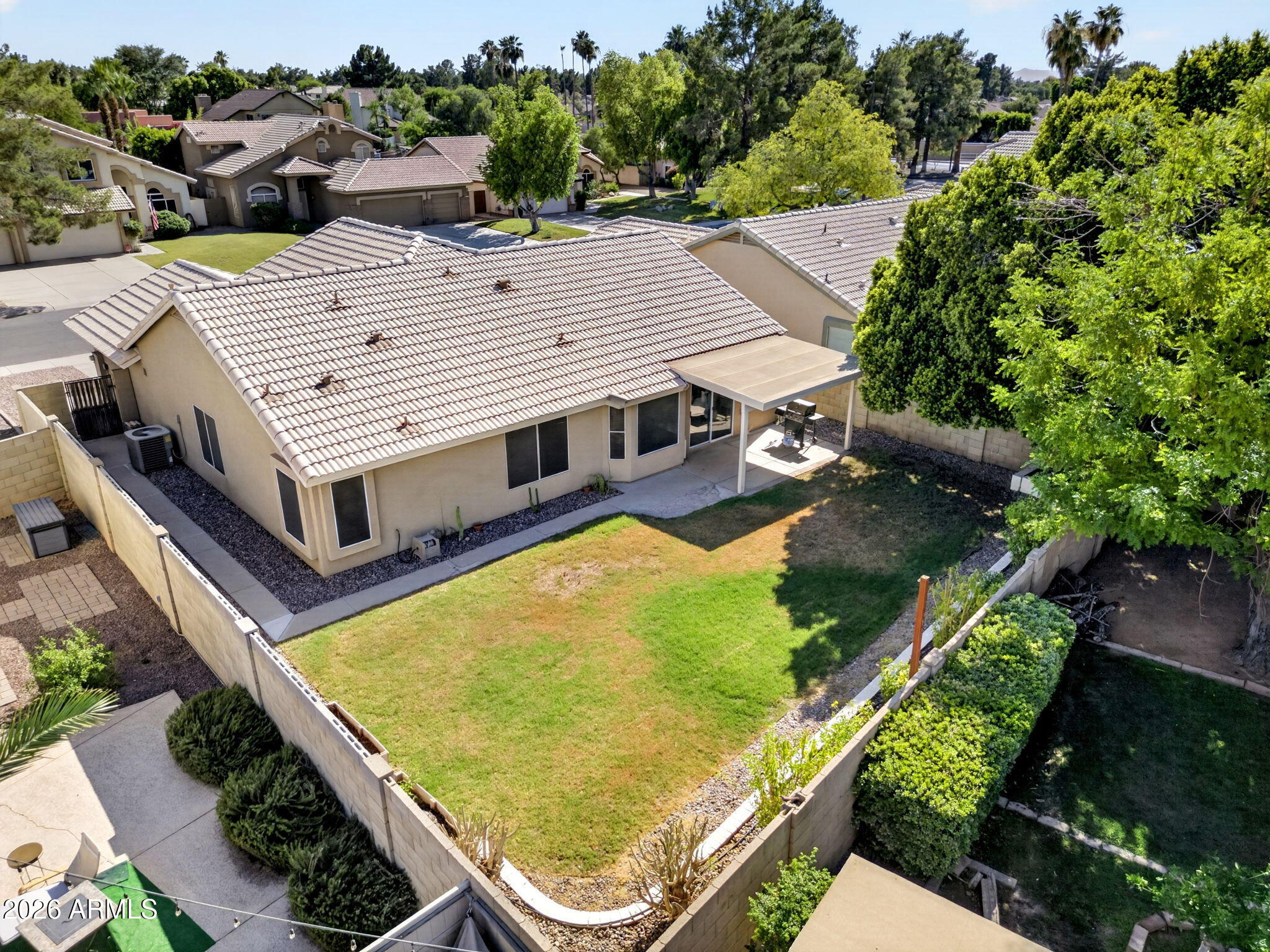 1114 E ARTESIAN Way