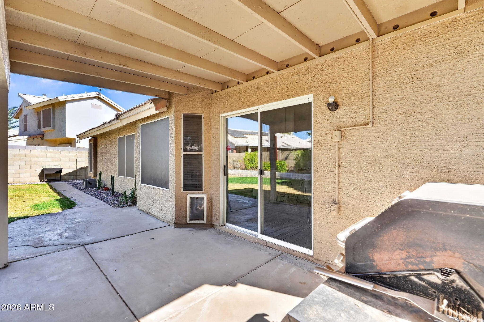 1114 E ARTESIAN Way