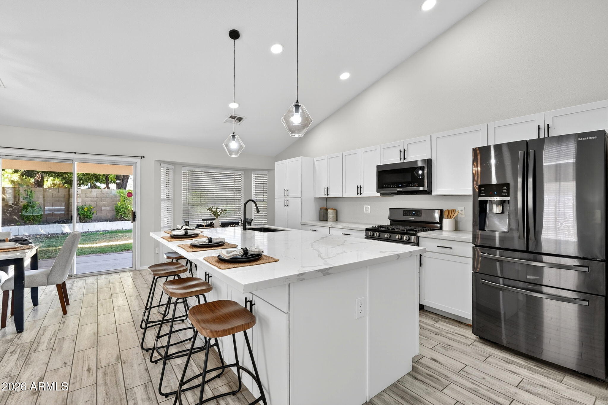 1114 E ARTESIAN Way
