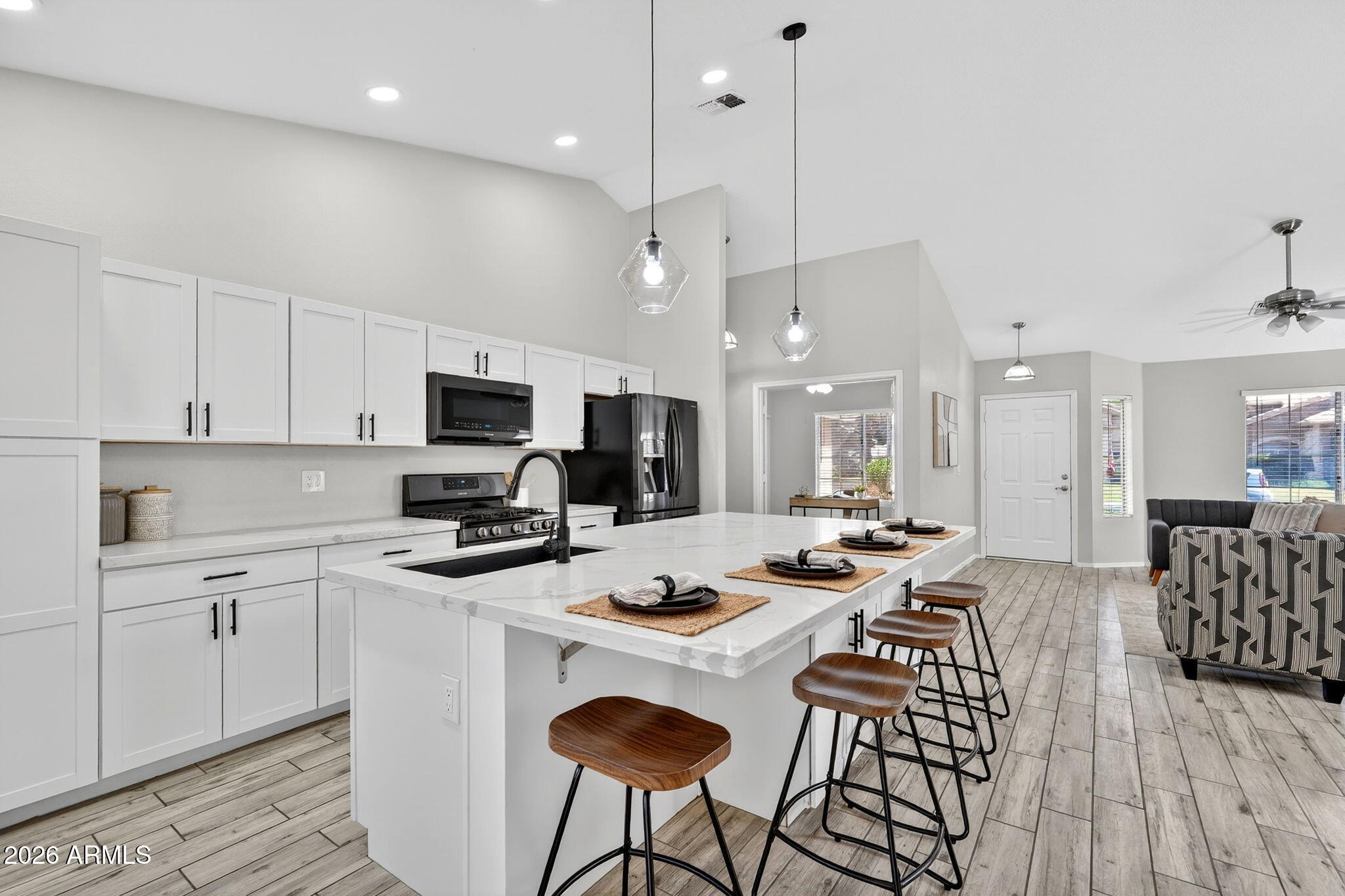 1114 E ARTESIAN Way