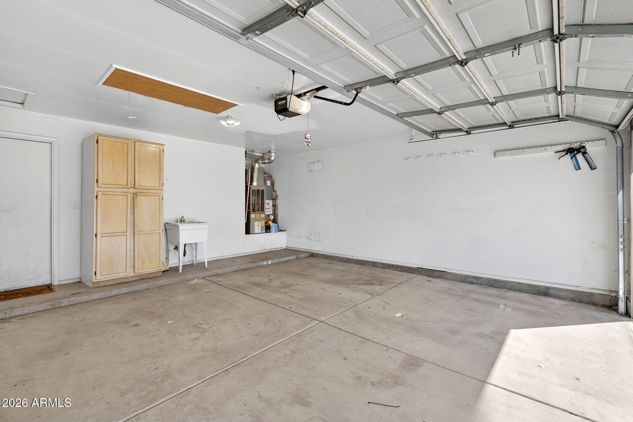 1114 E ARTESIAN Way