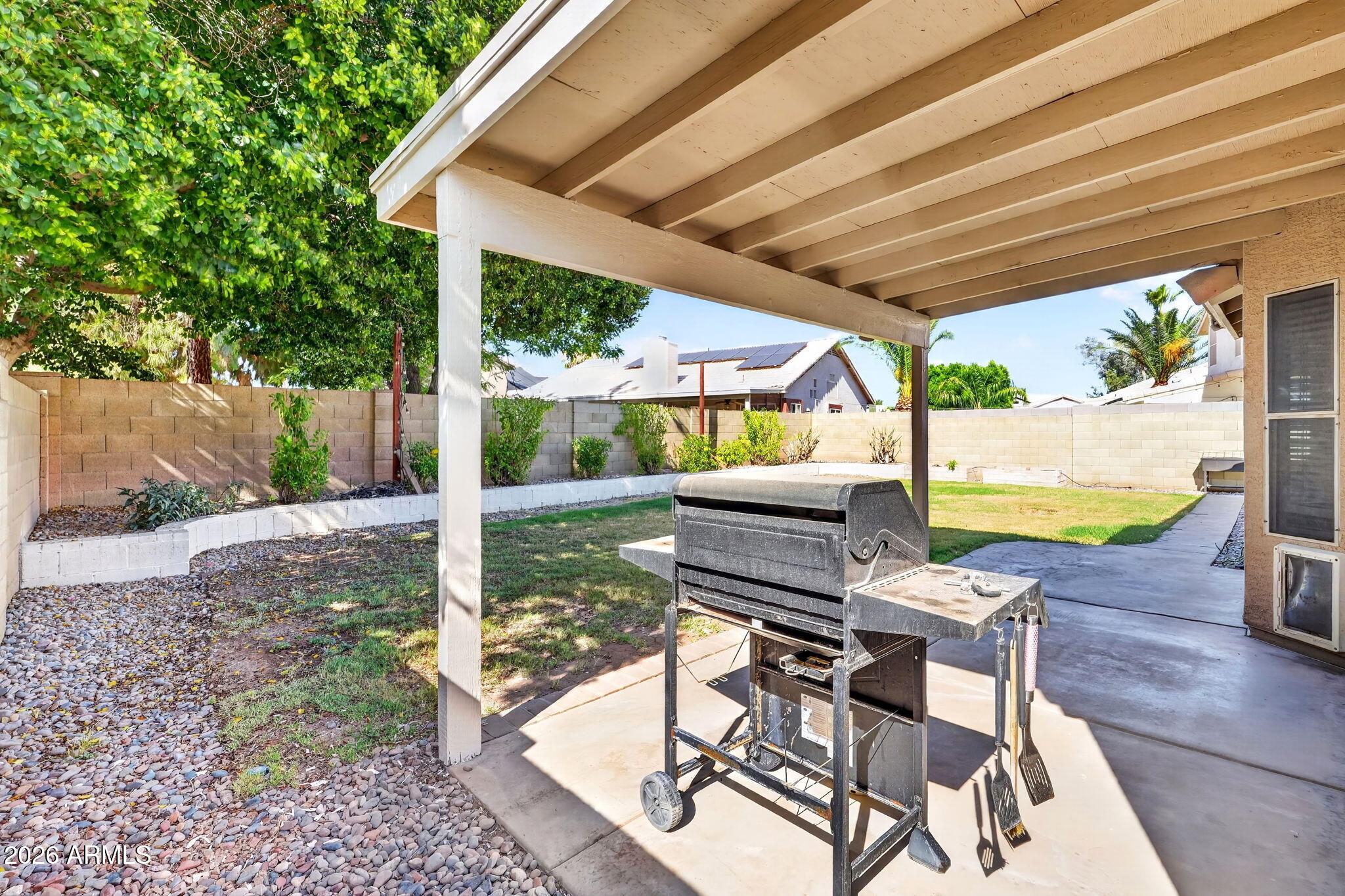 1114 E ARTESIAN Way