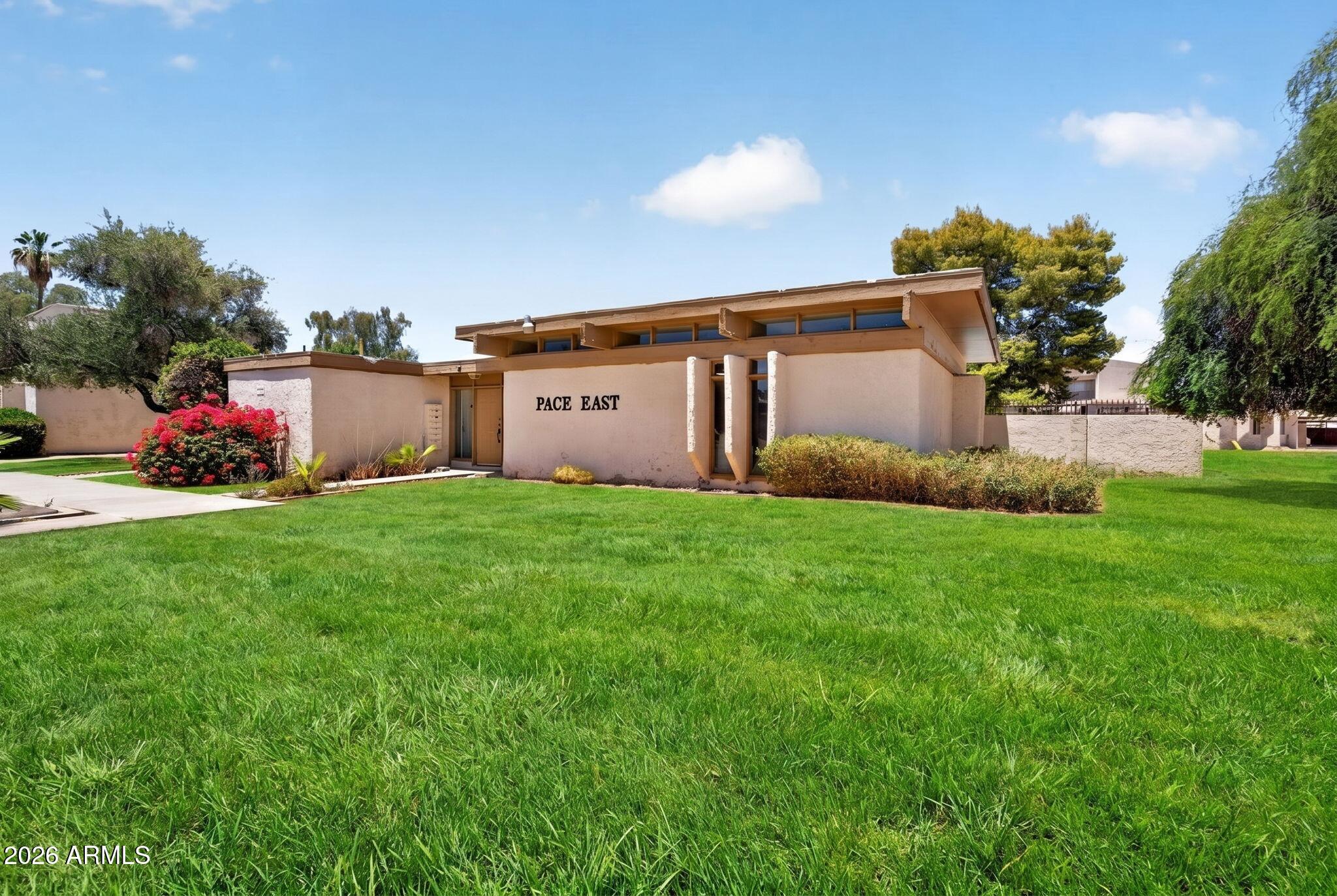 944 S VALENCIA 18