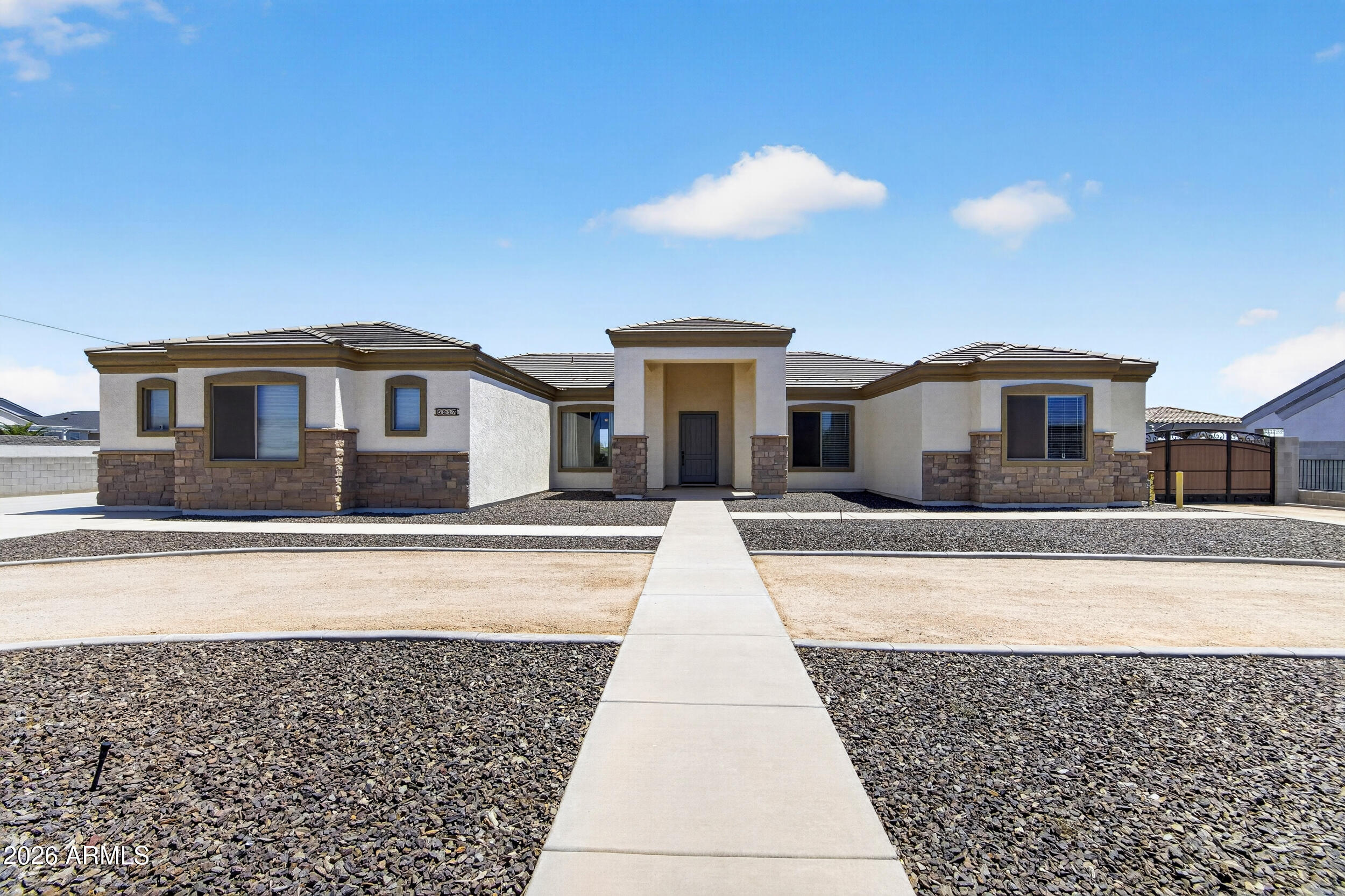 5317 E Lonesome Dove Trail