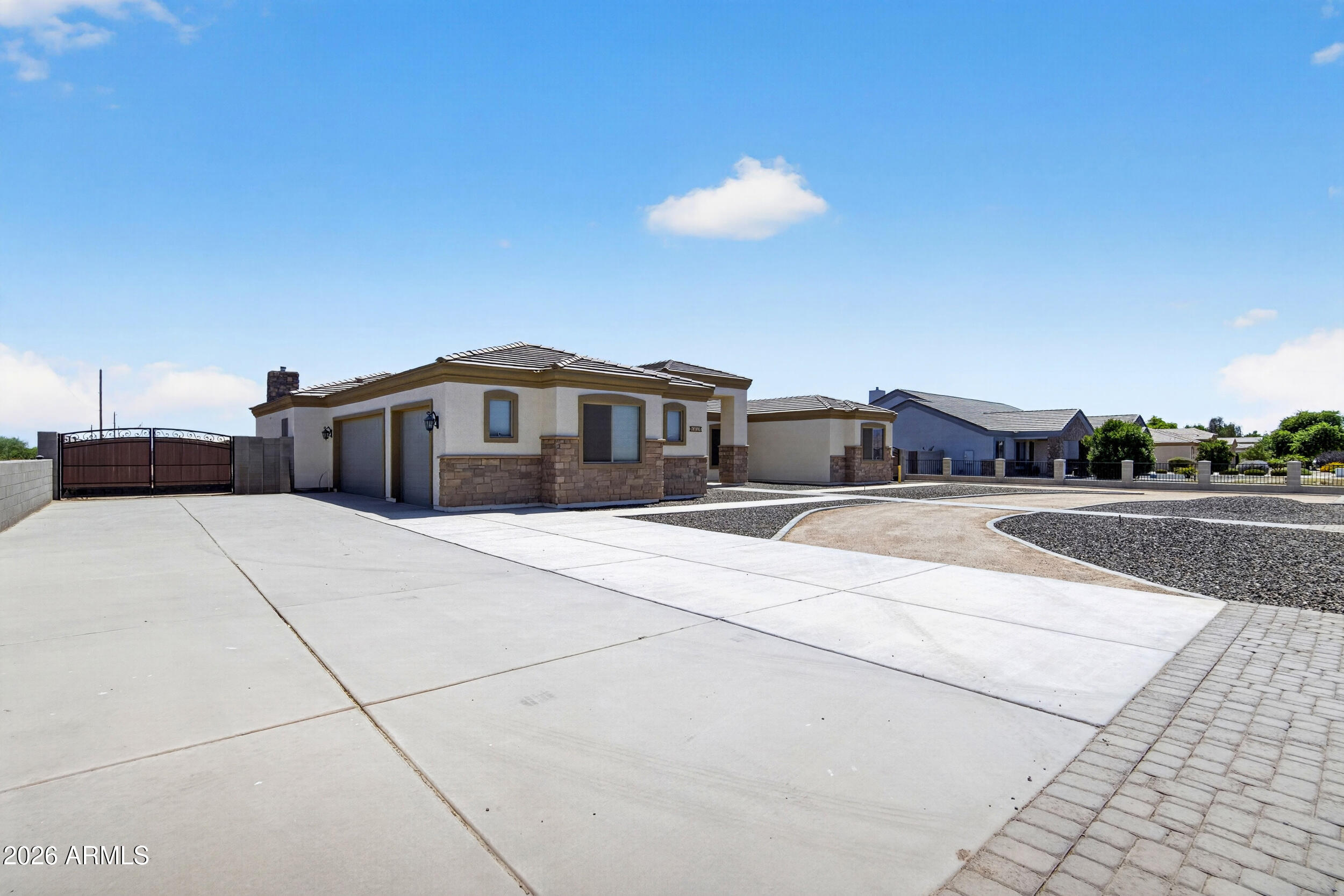 5317 E Lonesome Dove Trail