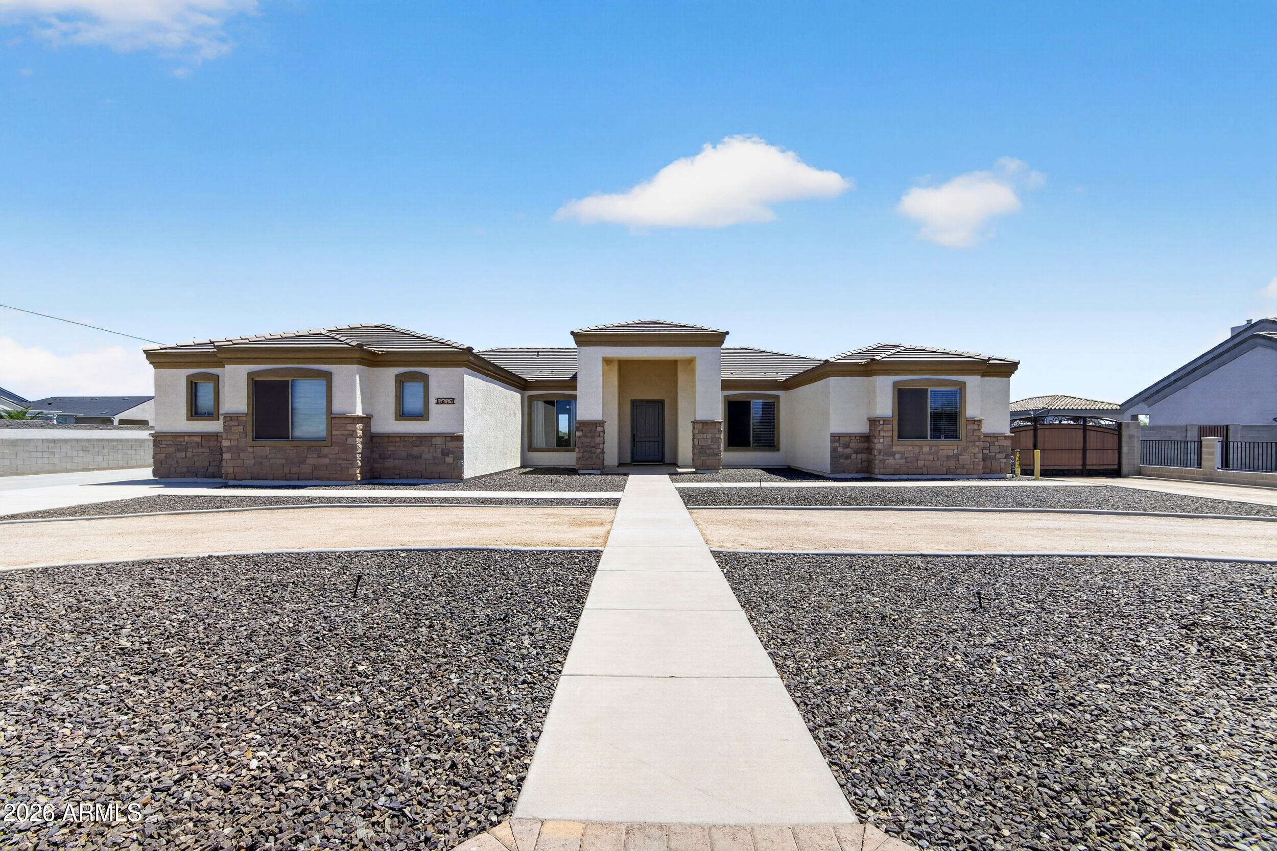 5317 E Lonesome Dove Trail