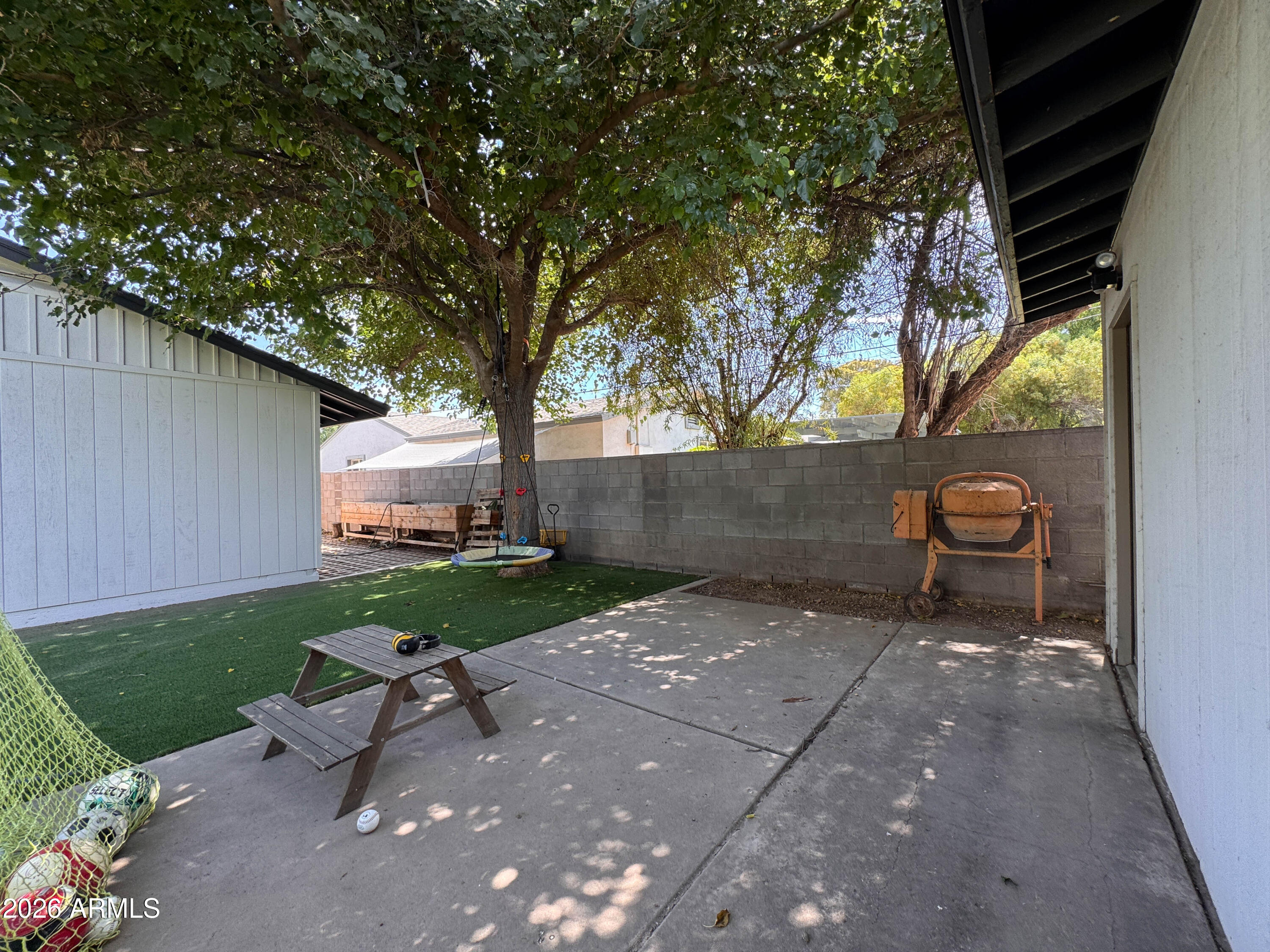 1409 W ROVEY Avenue