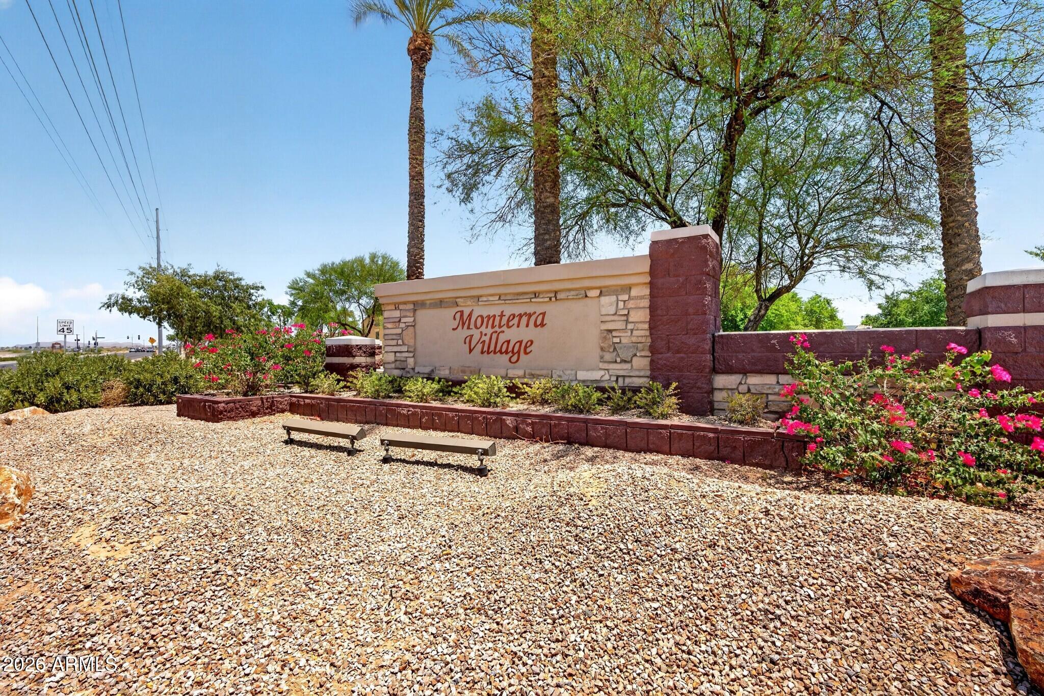 1565 E PRICKLY PEAR Place