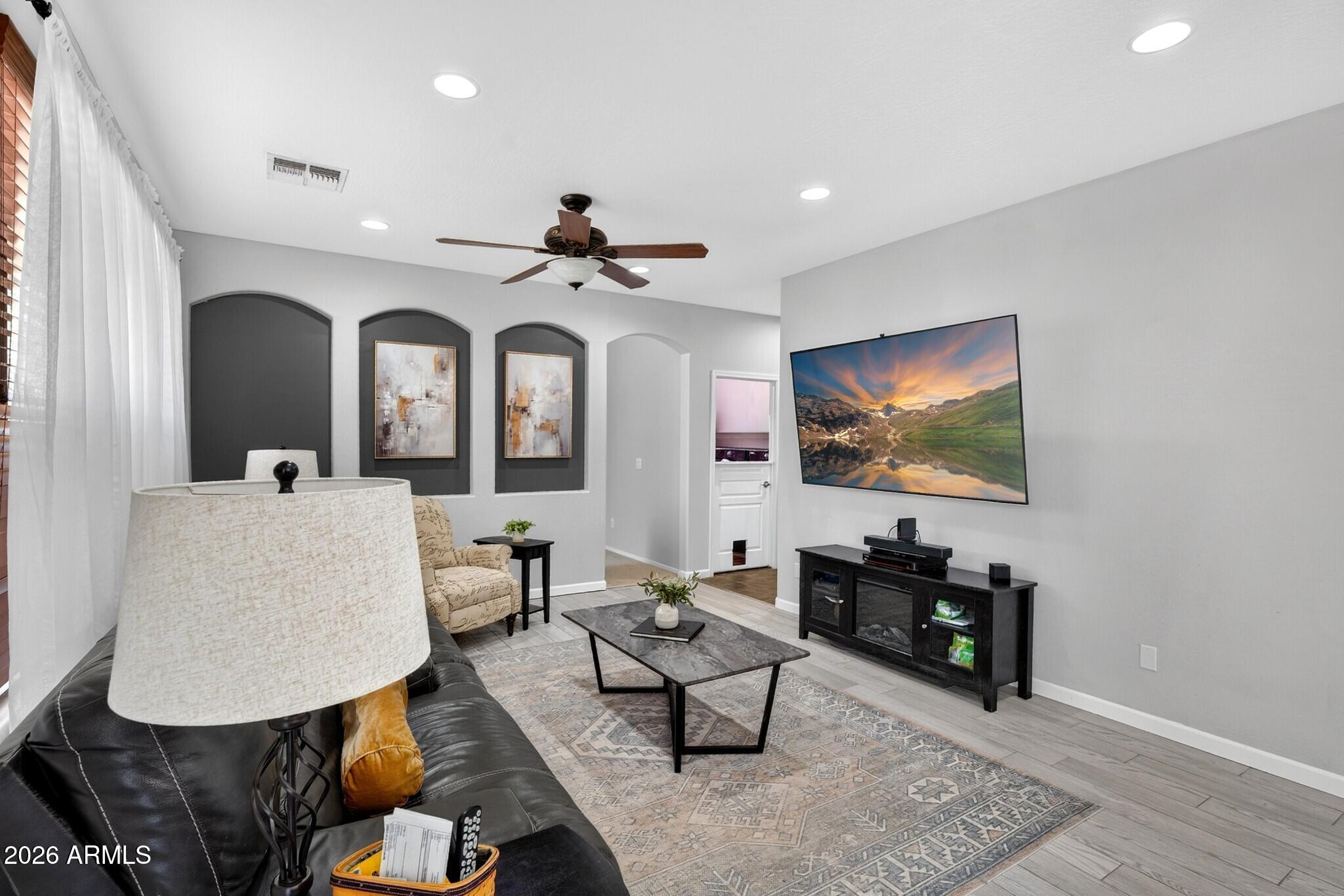 1565 E PRICKLY PEAR Place