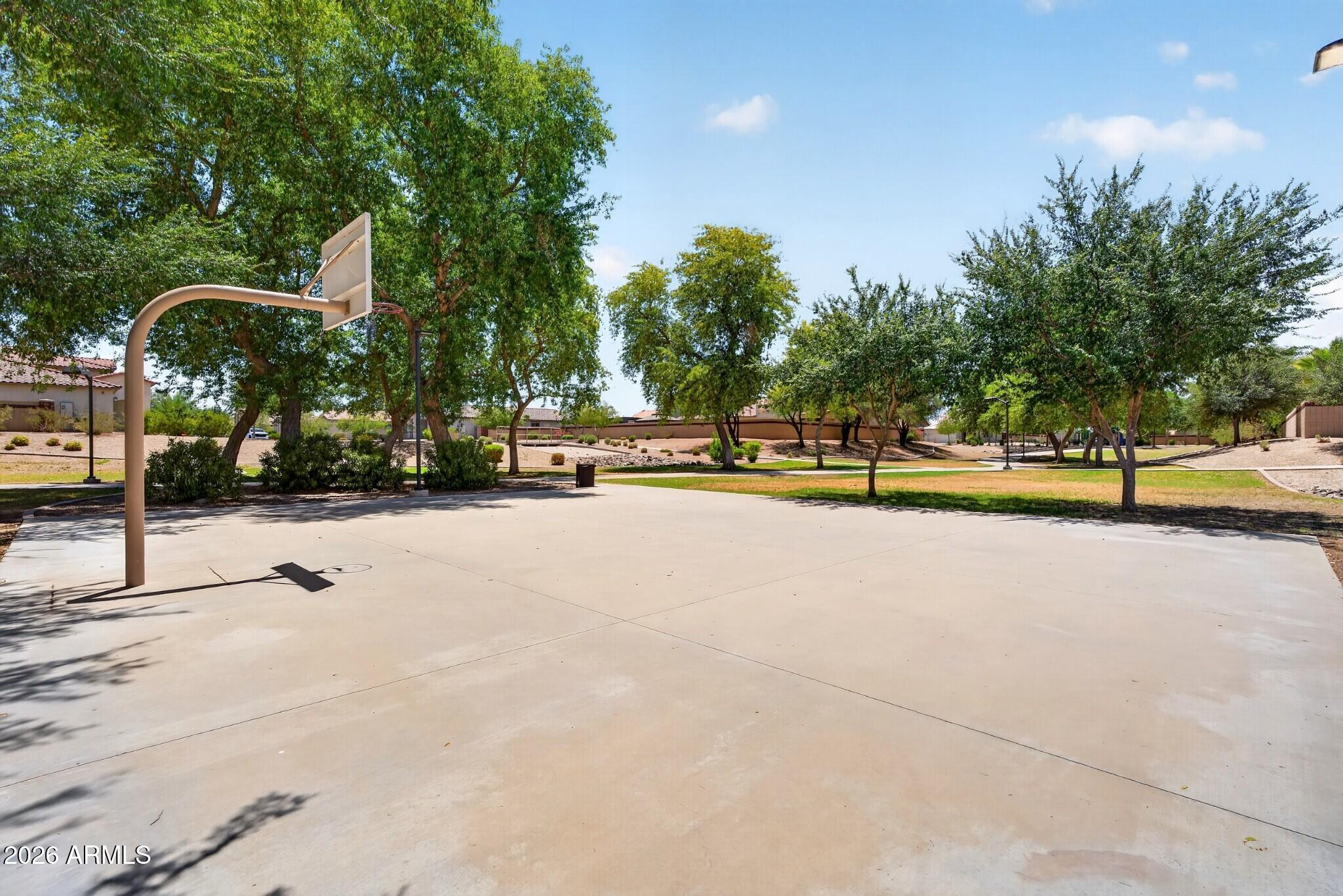 1565 E PRICKLY PEAR Place