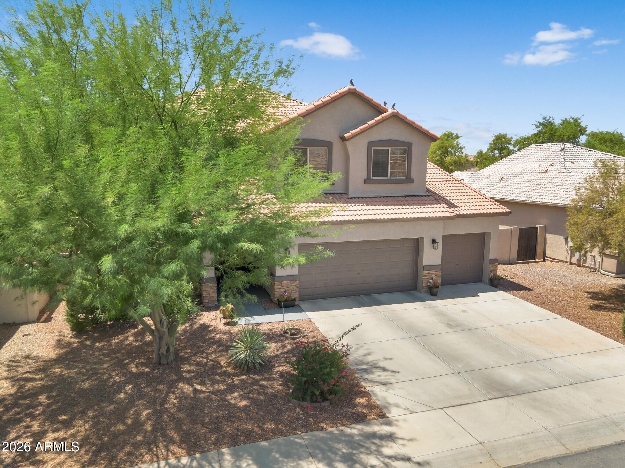 1565 E PRICKLY PEAR Place