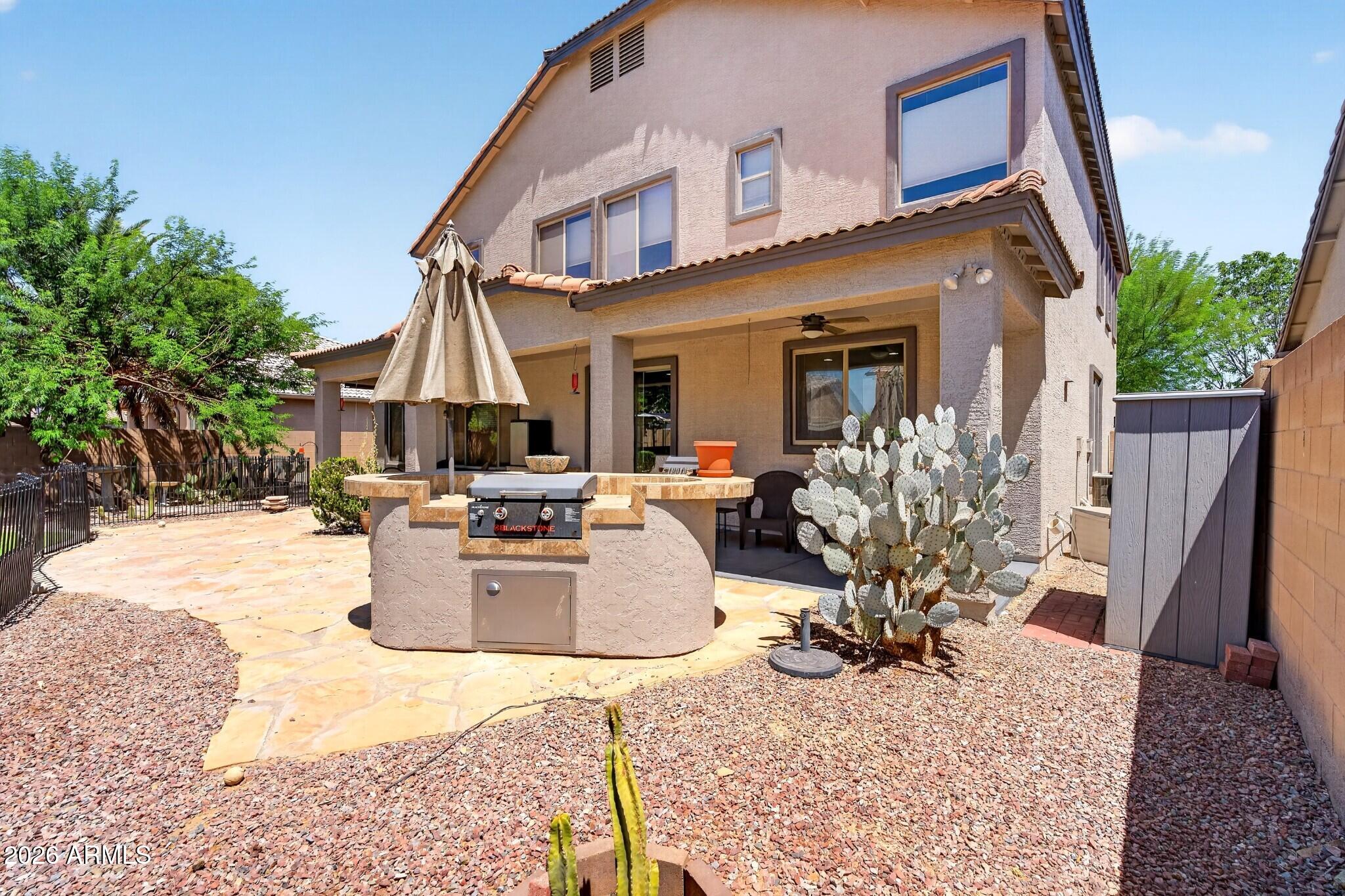 1565 E PRICKLY PEAR Place