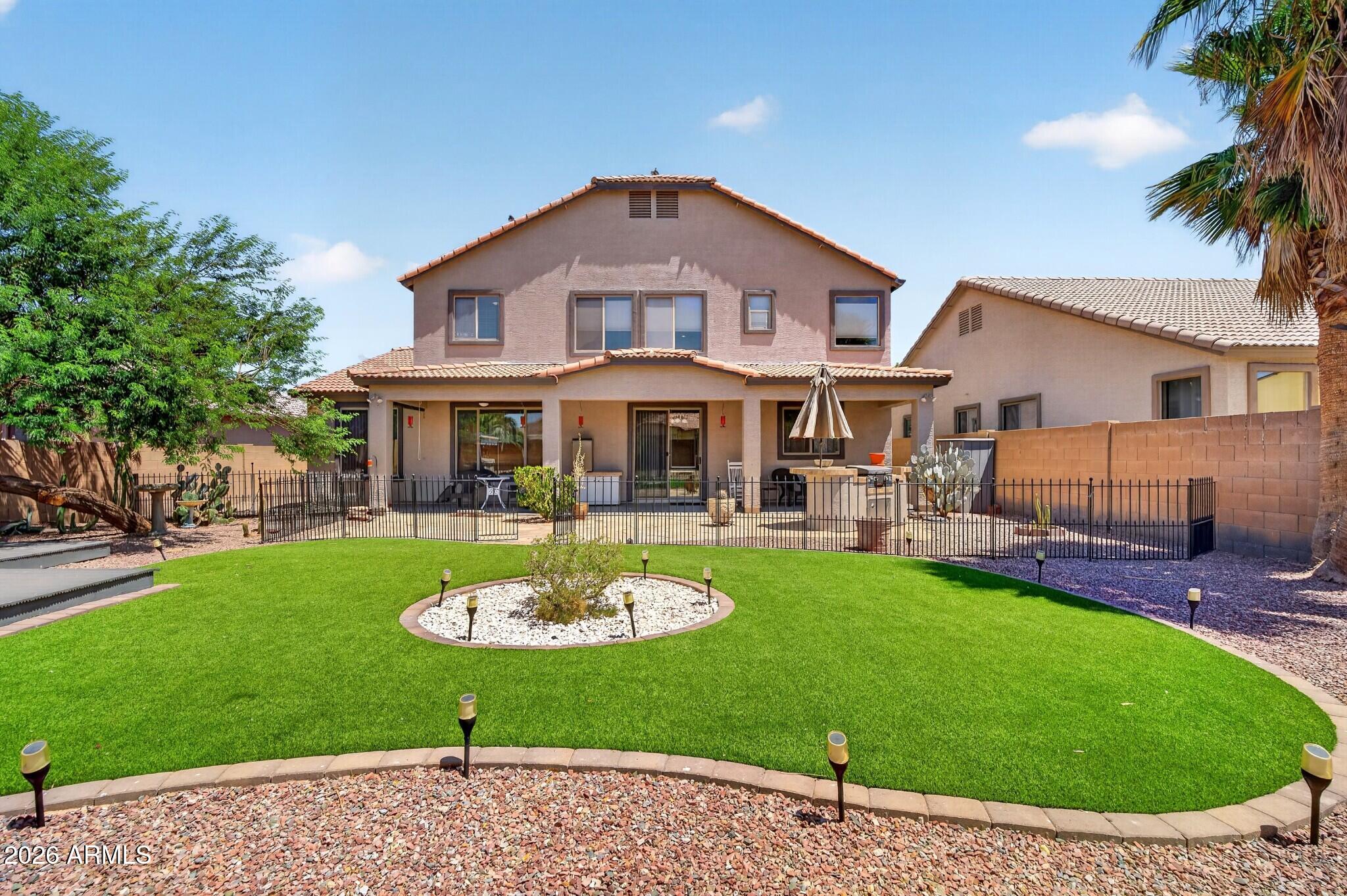 1565 E PRICKLY PEAR Place