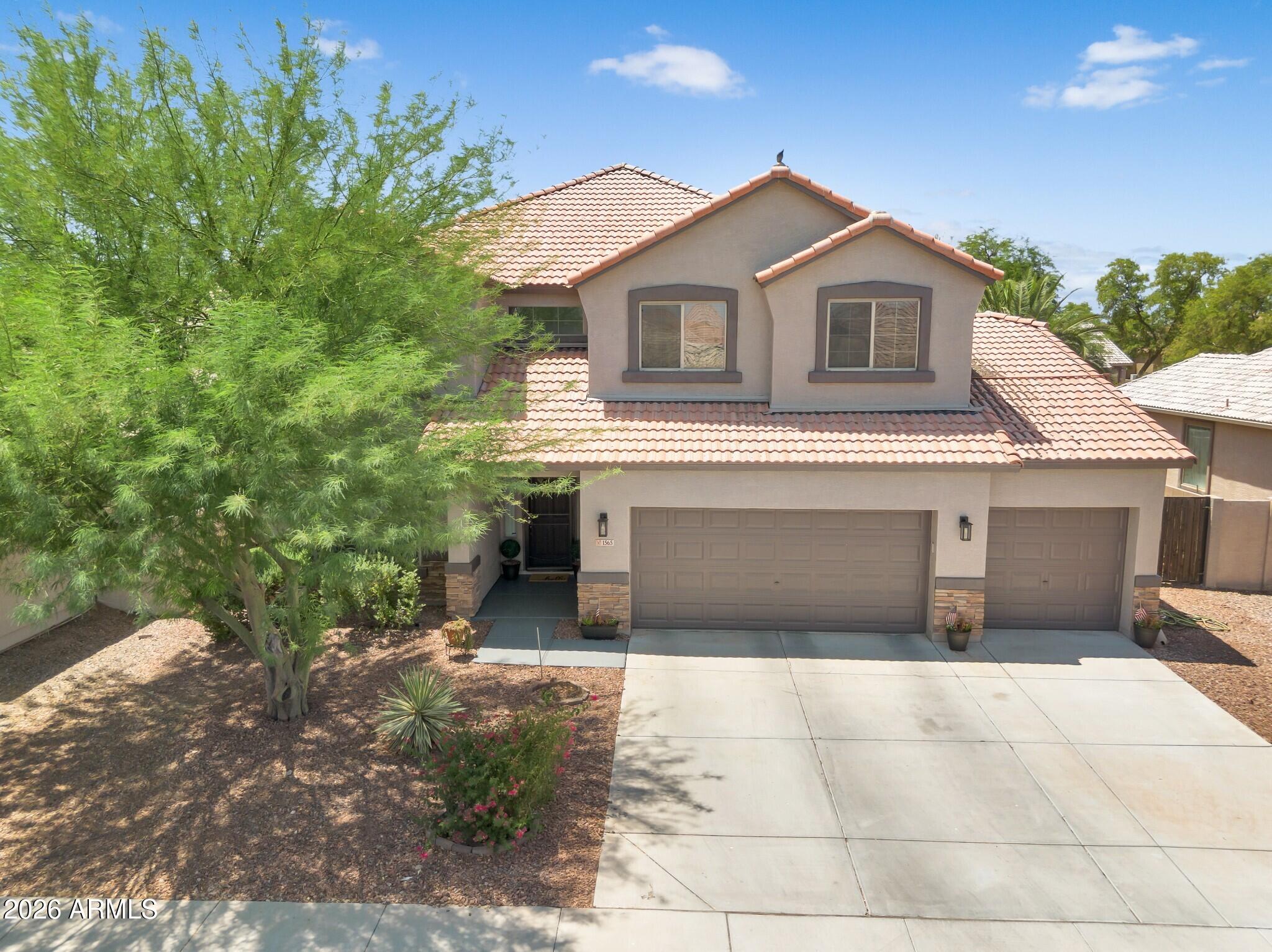 1565 E PRICKLY PEAR Place