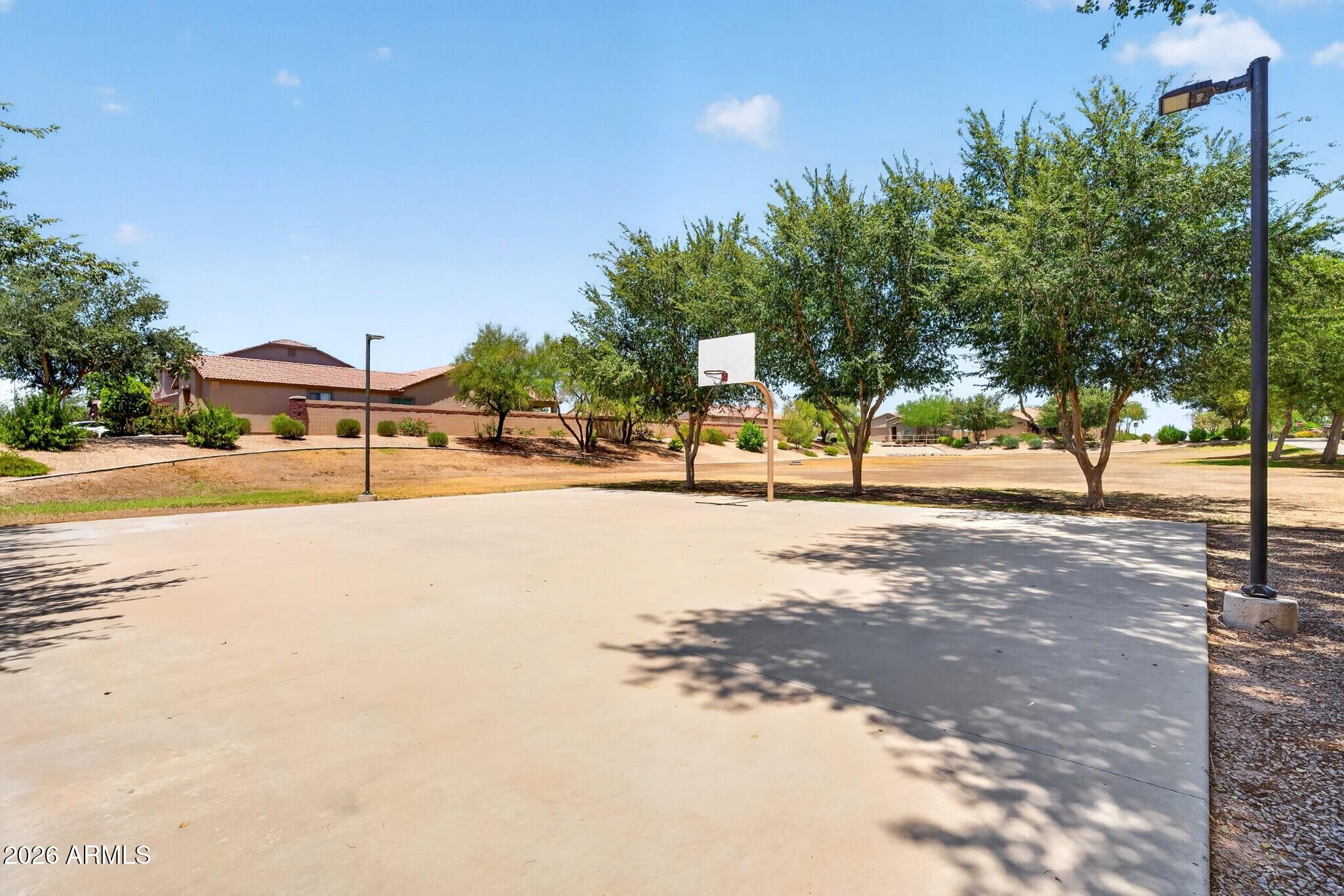 1565 E PRICKLY PEAR Place