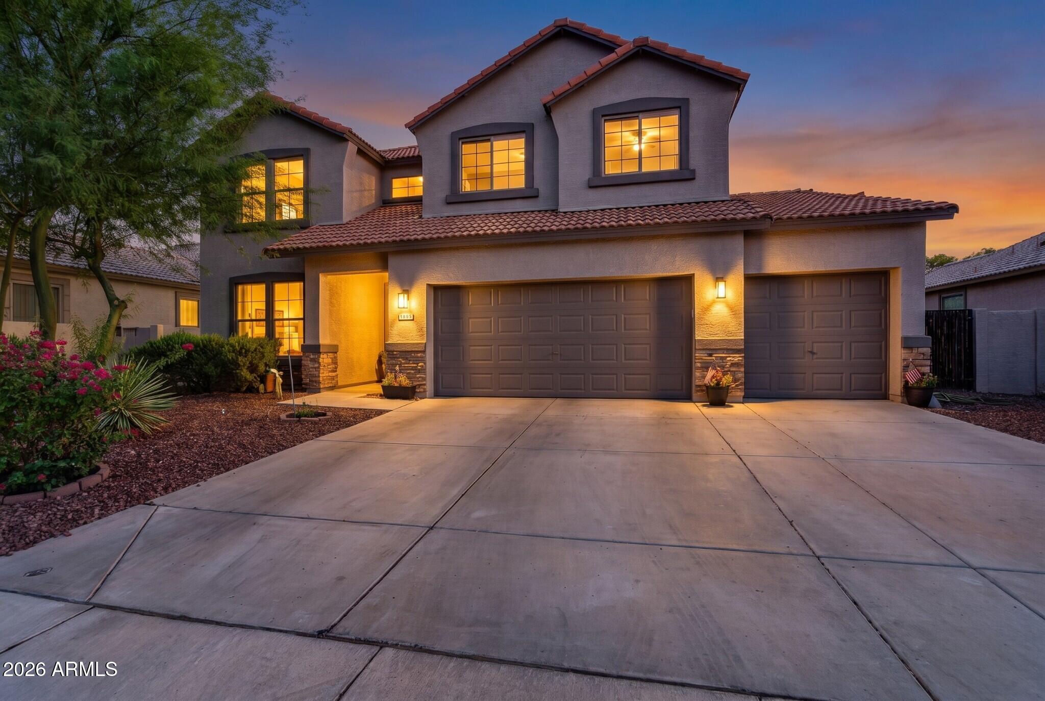 1565 E PRICKLY PEAR Place