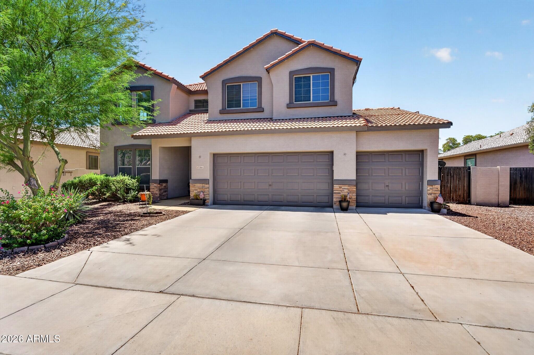 1565 E PRICKLY PEAR Place