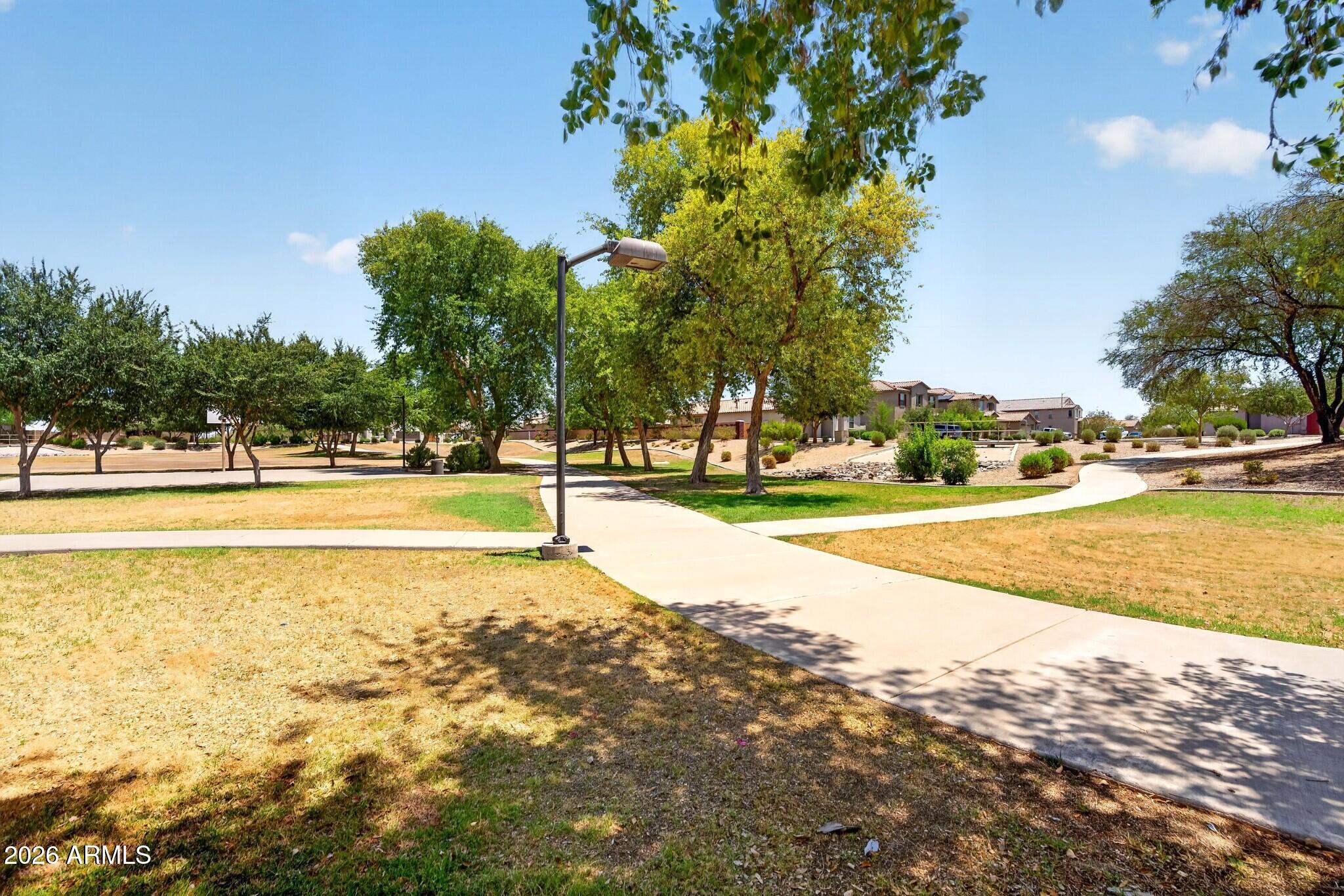 1565 E PRICKLY PEAR Place