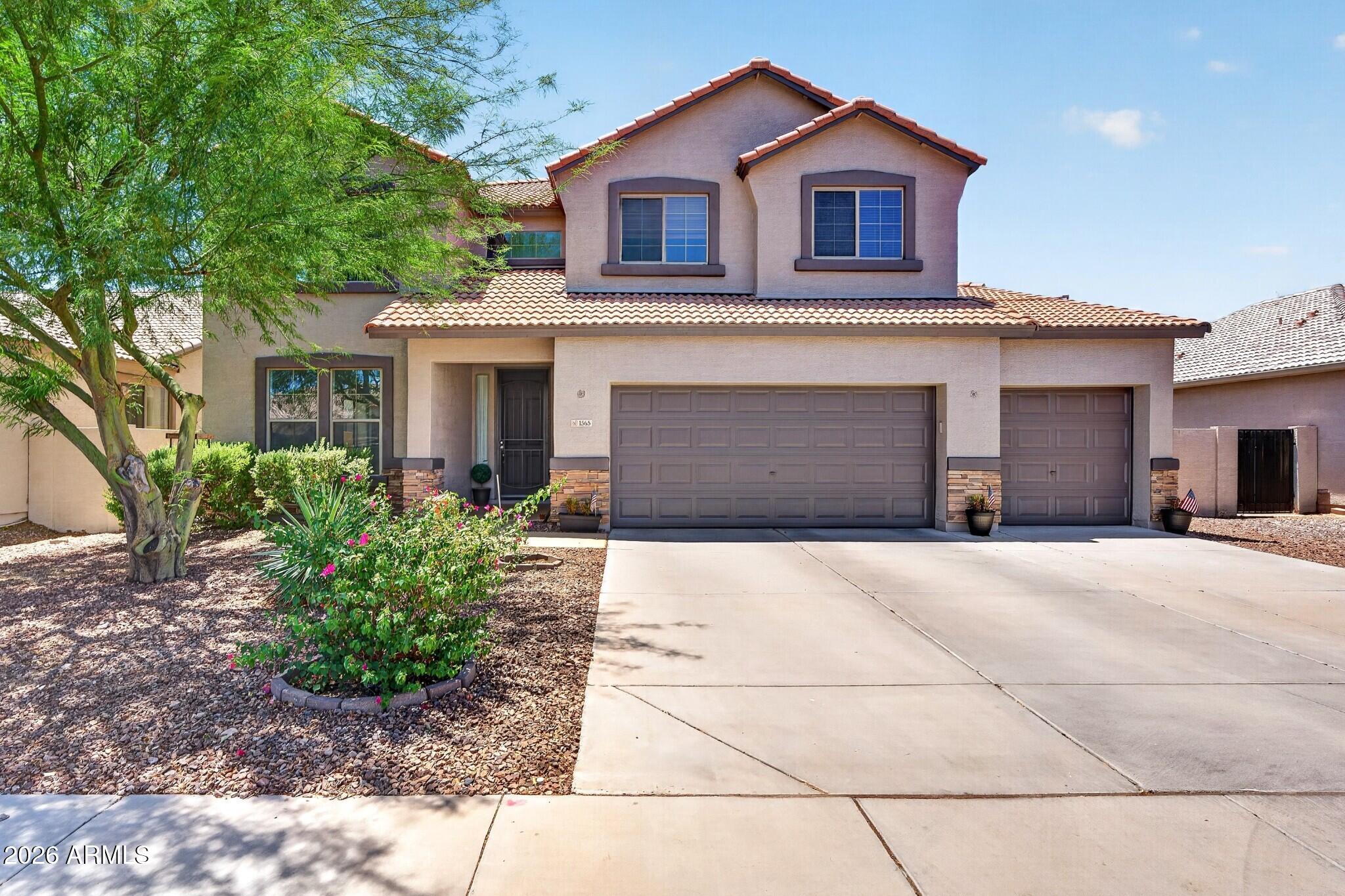 1565 E PRICKLY PEAR Place