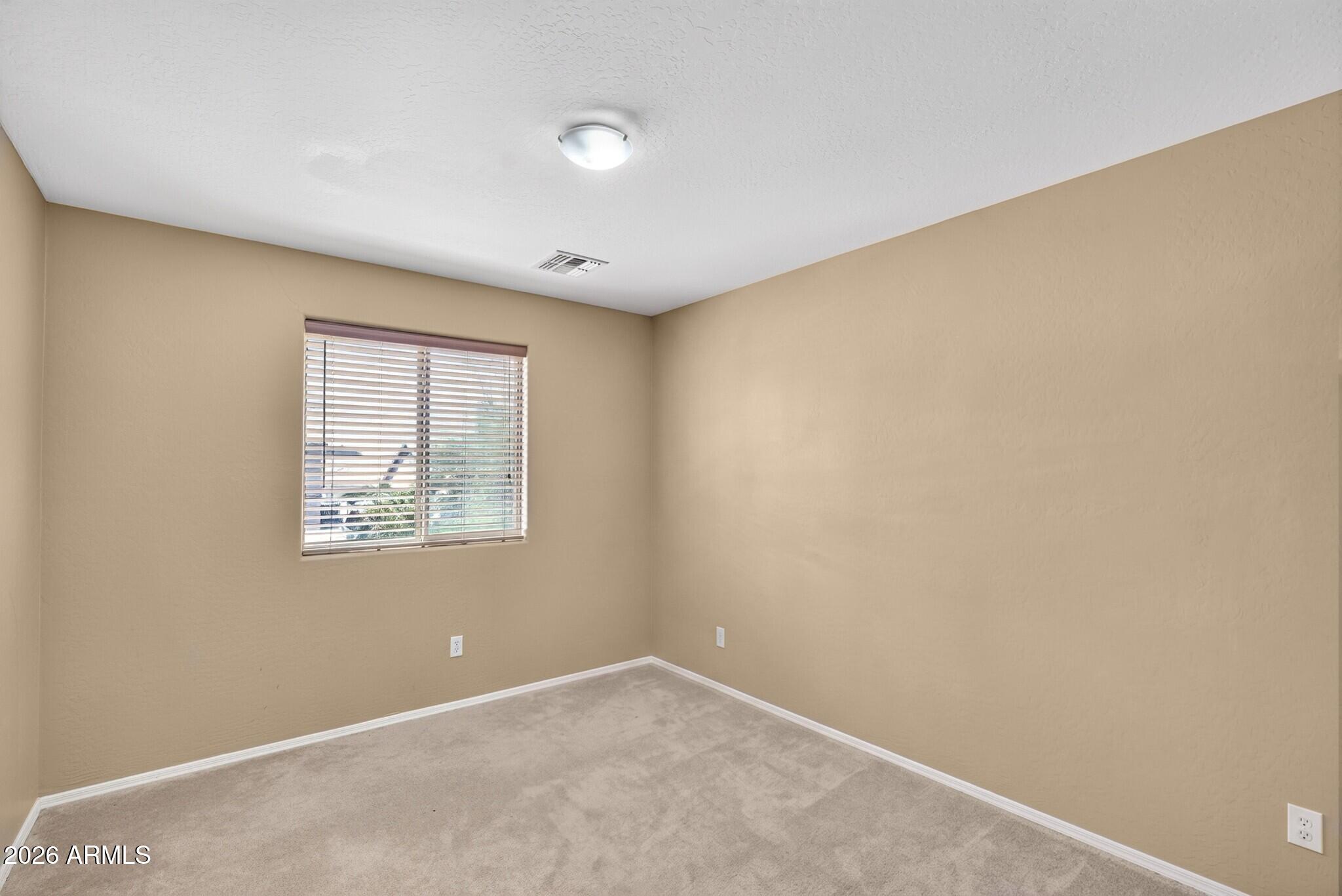1565 E PRICKLY PEAR Place