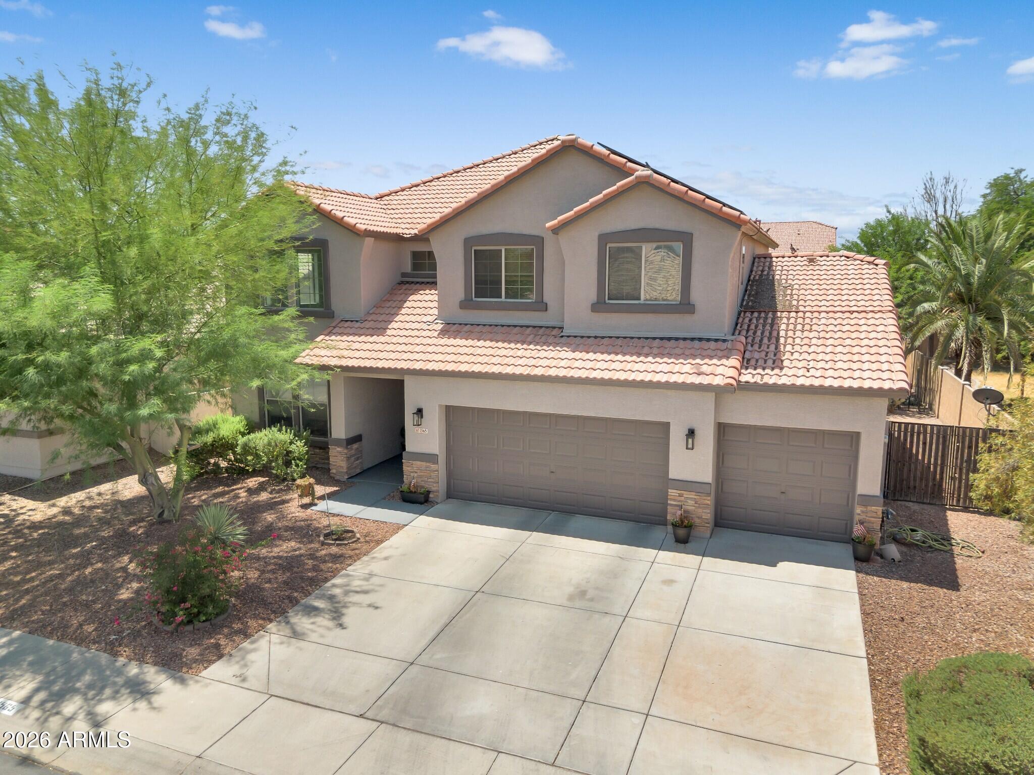 1565 E PRICKLY PEAR Place