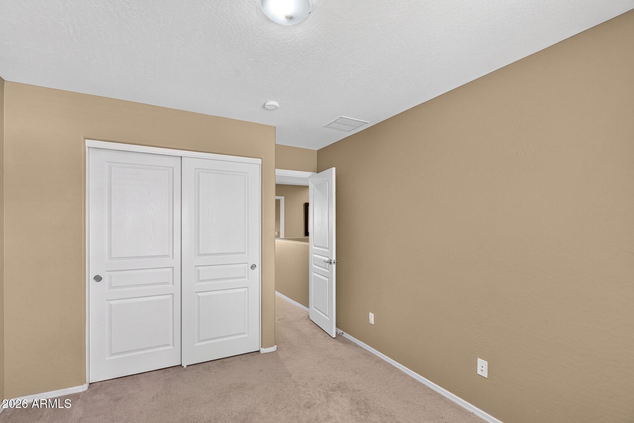1565 E PRICKLY PEAR Place