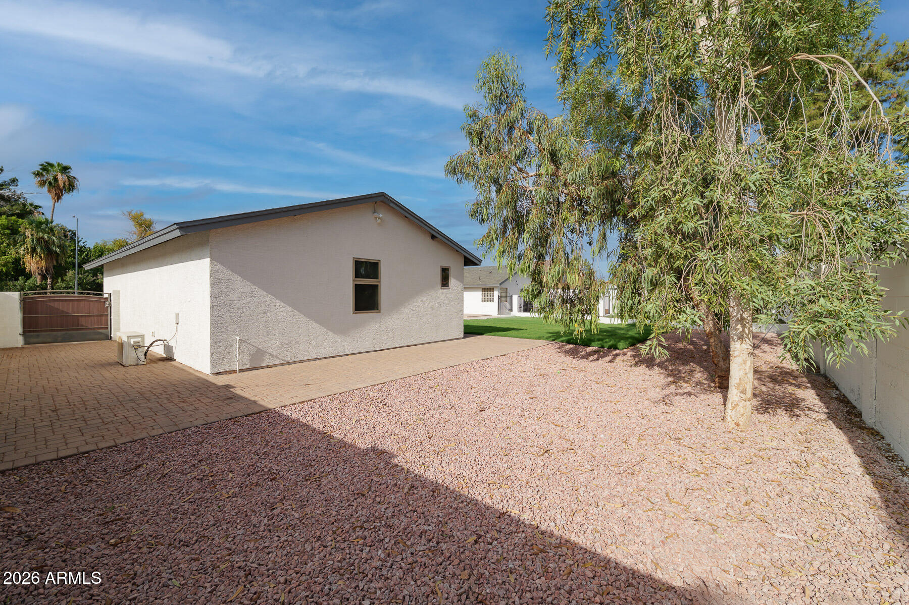 2532 E PUEBLO Avenue