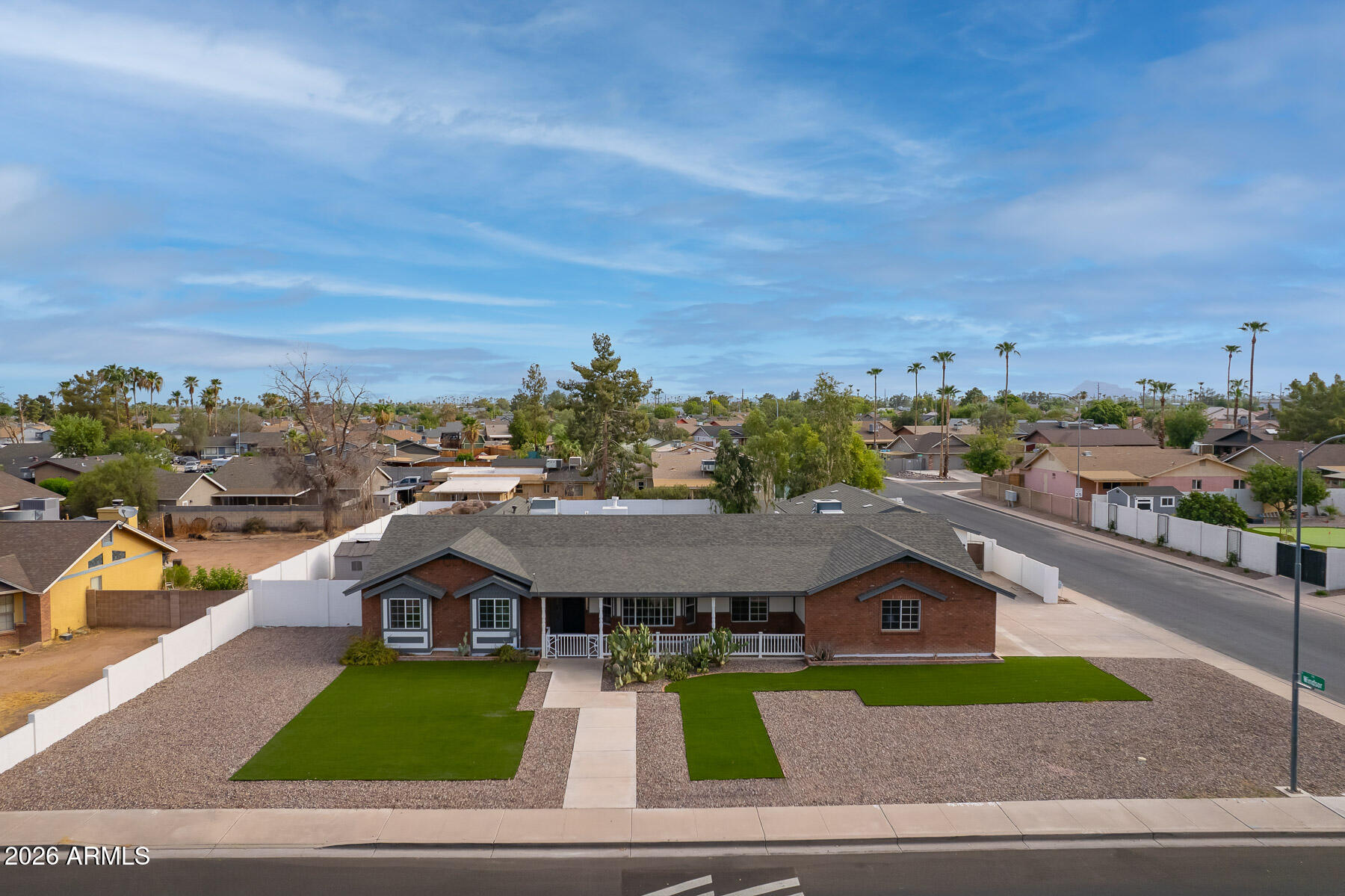 2532 E PUEBLO Avenue