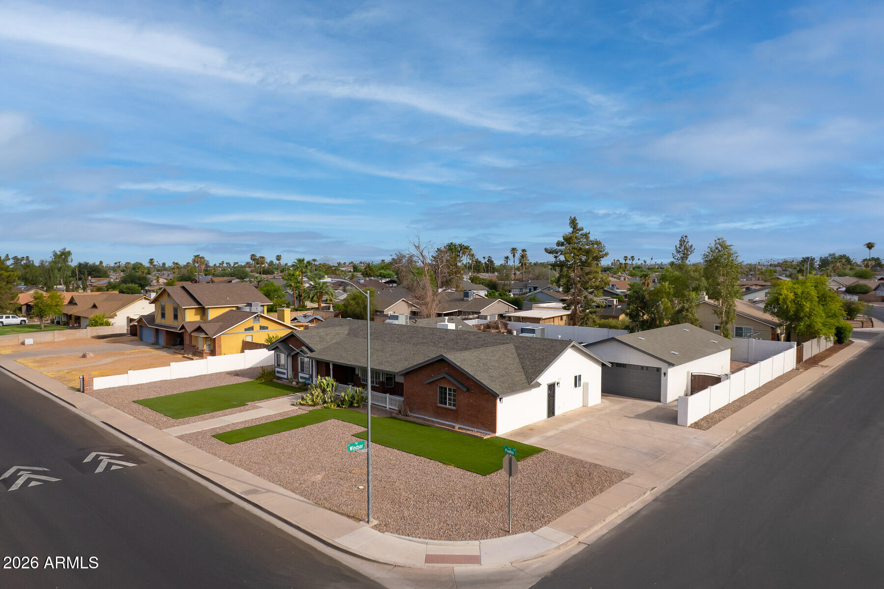 2532 E PUEBLO Avenue