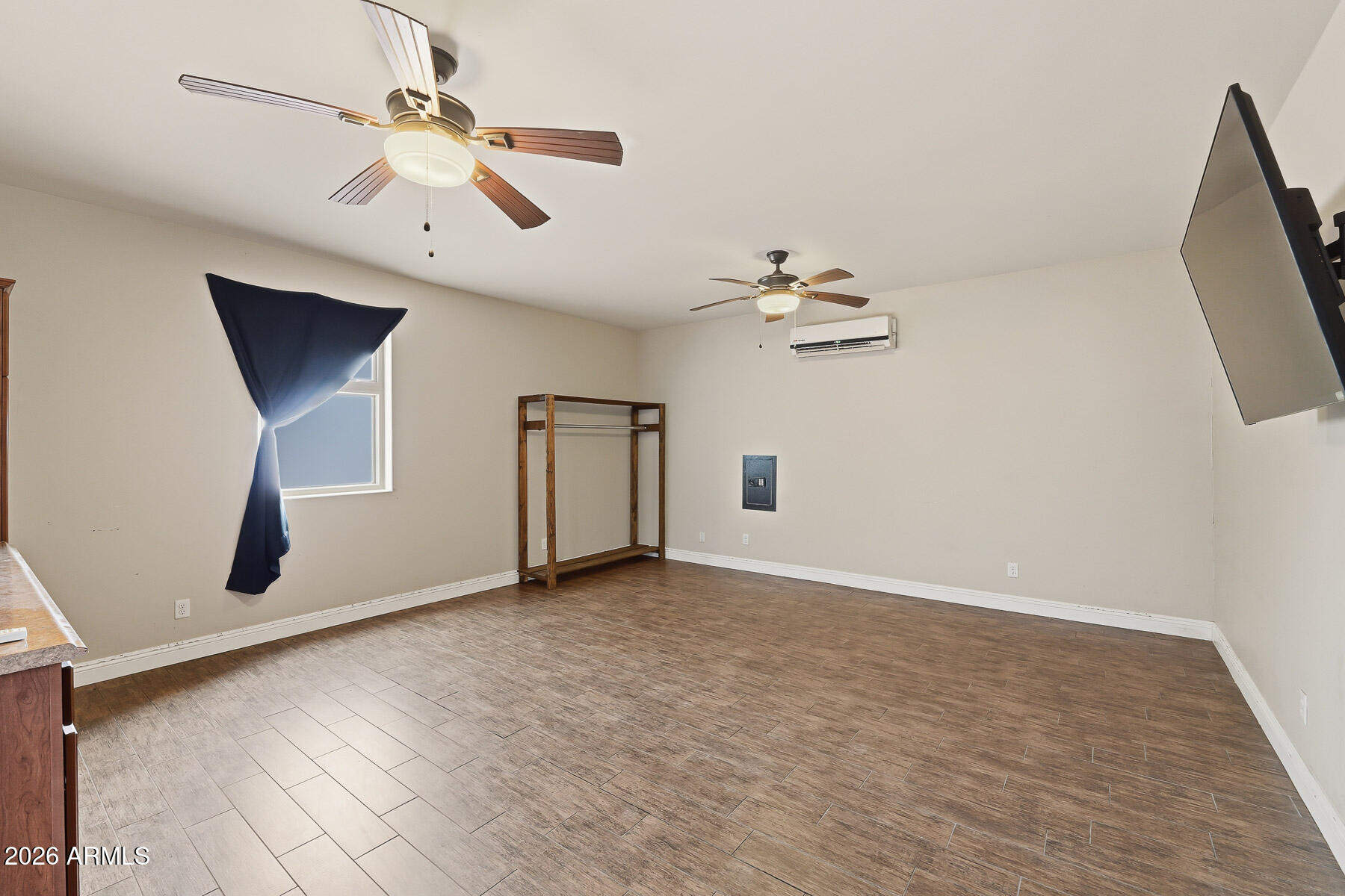2532 E PUEBLO Avenue