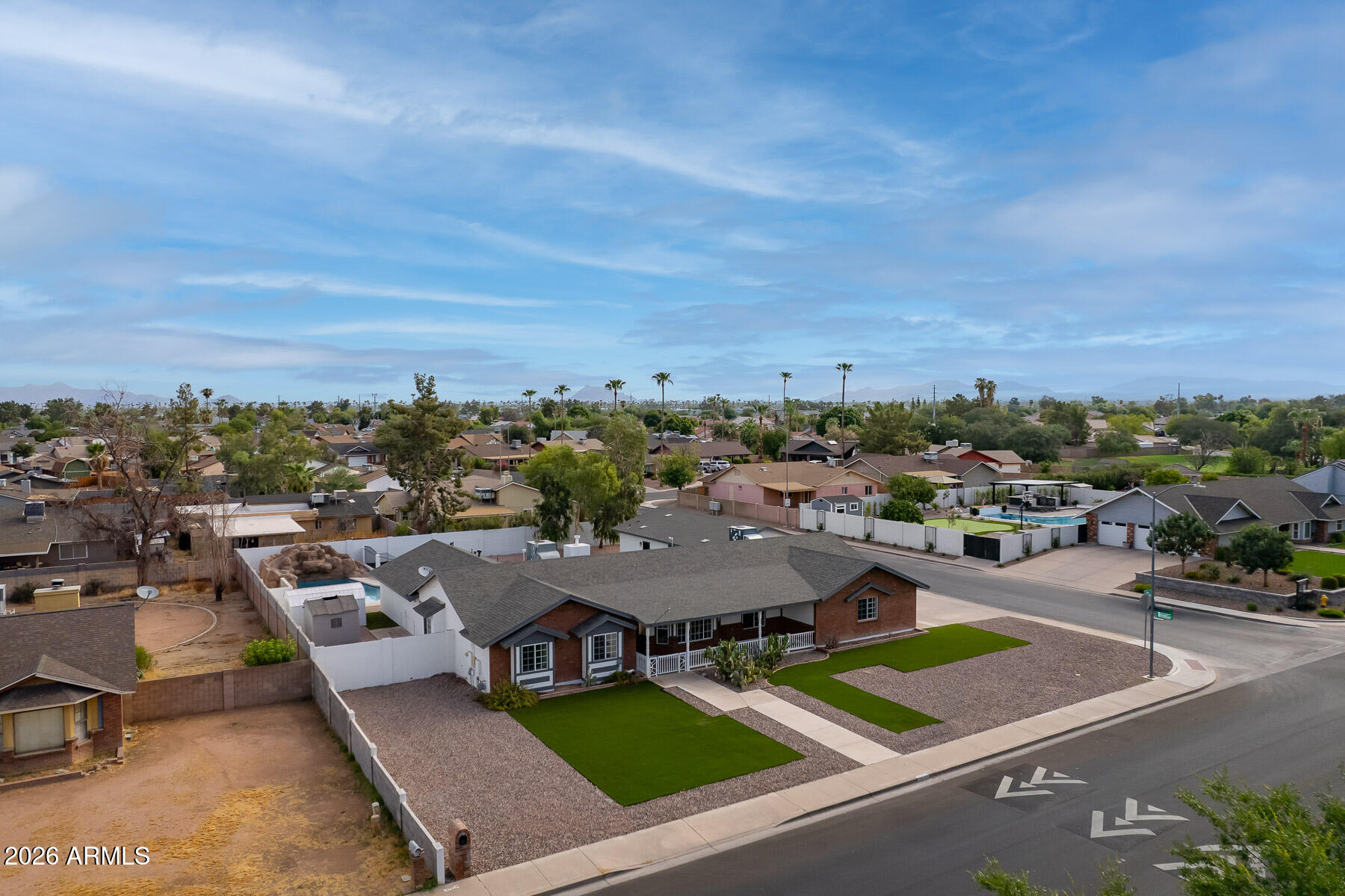 2532 E PUEBLO Avenue