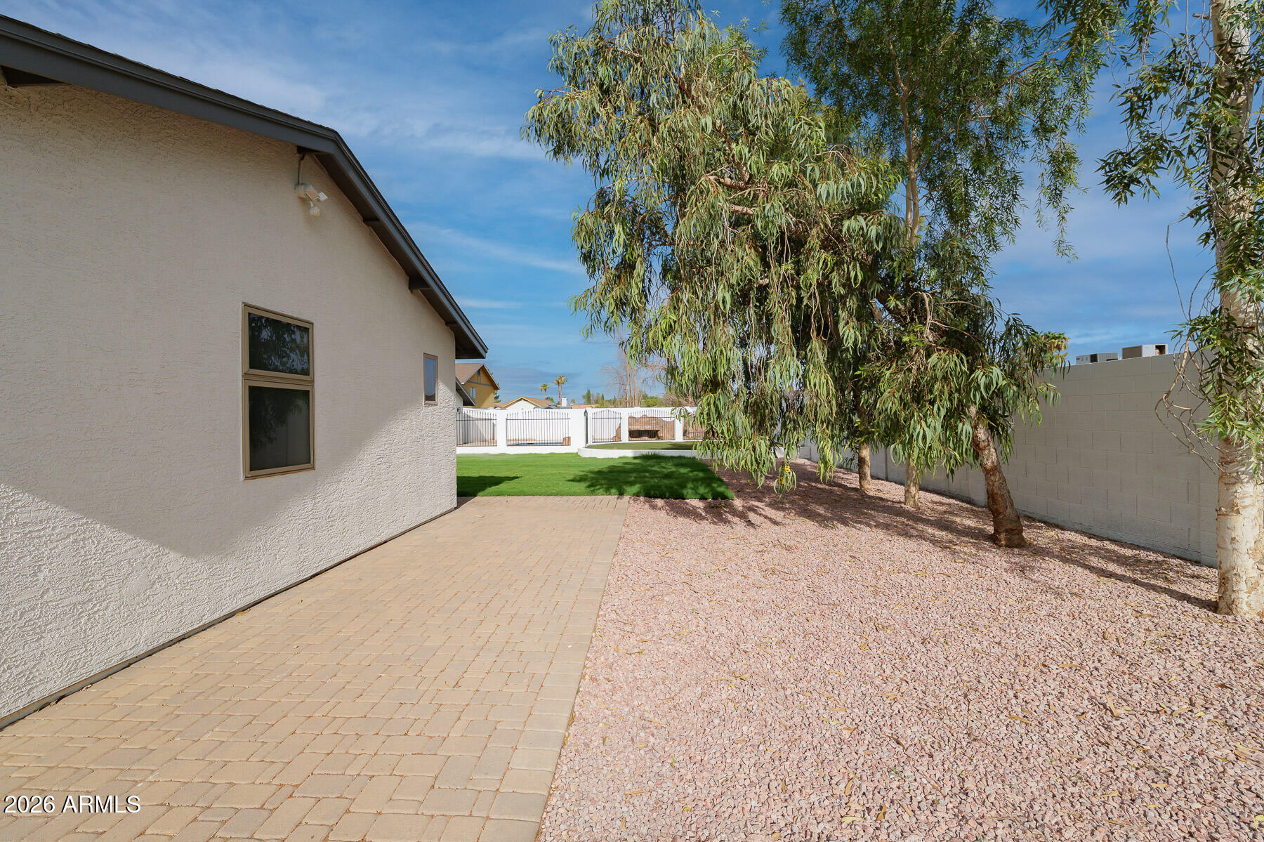 2532 E PUEBLO Avenue