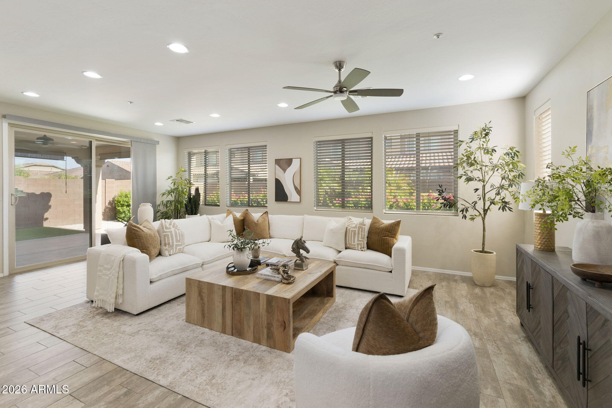 3386 E TIFFANY Court