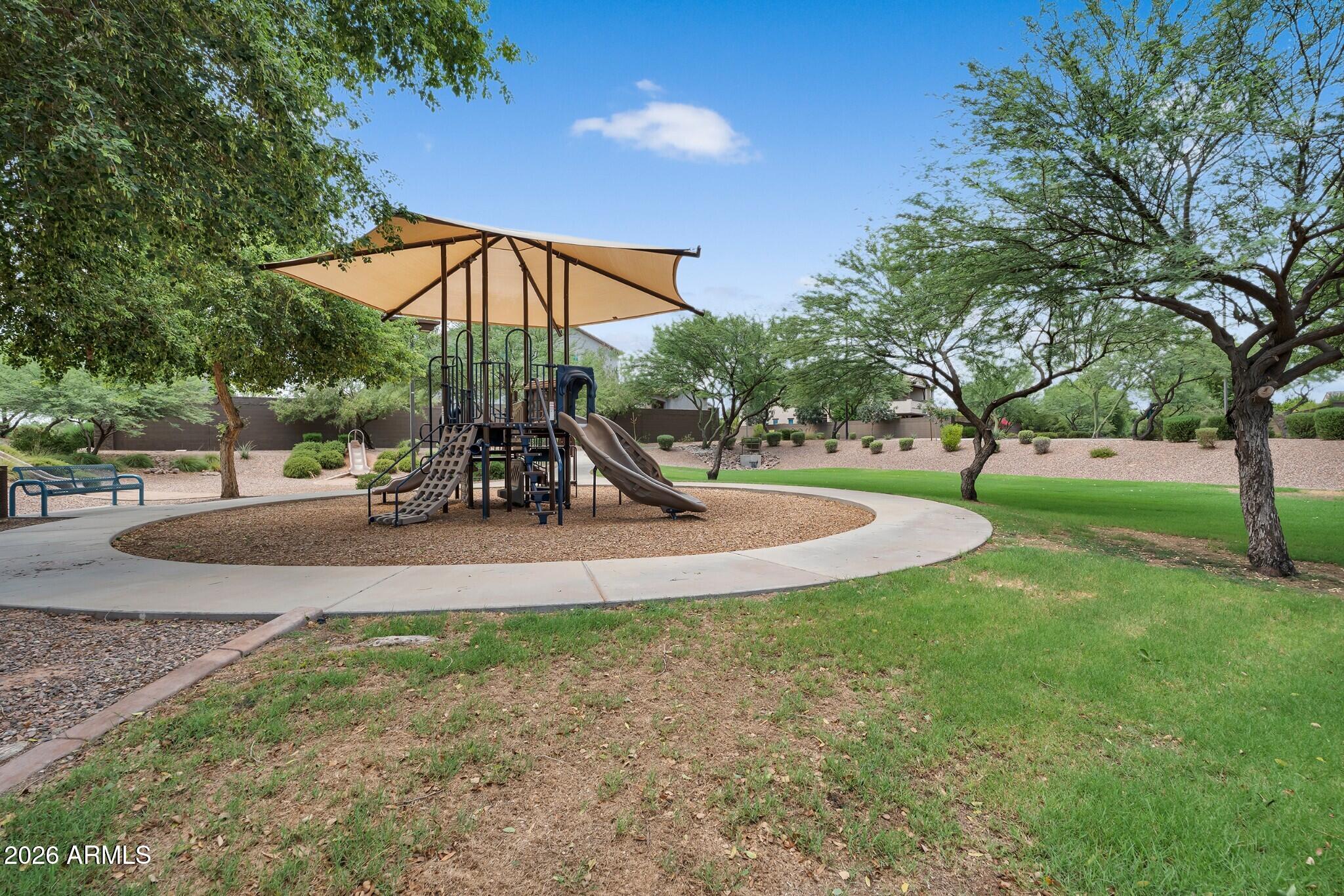 992 E PARKVIEW Drive