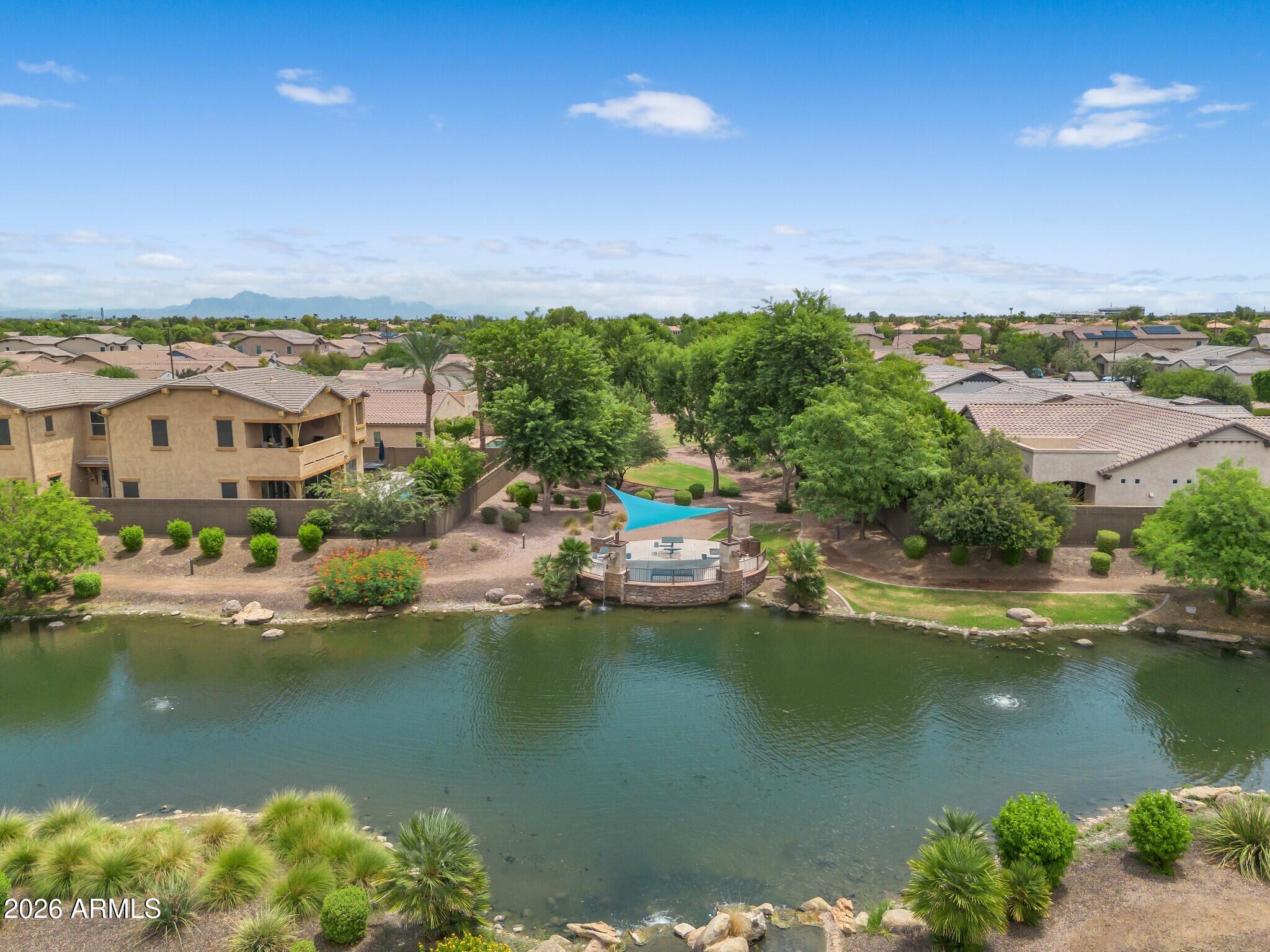 992 E PARKVIEW Drive