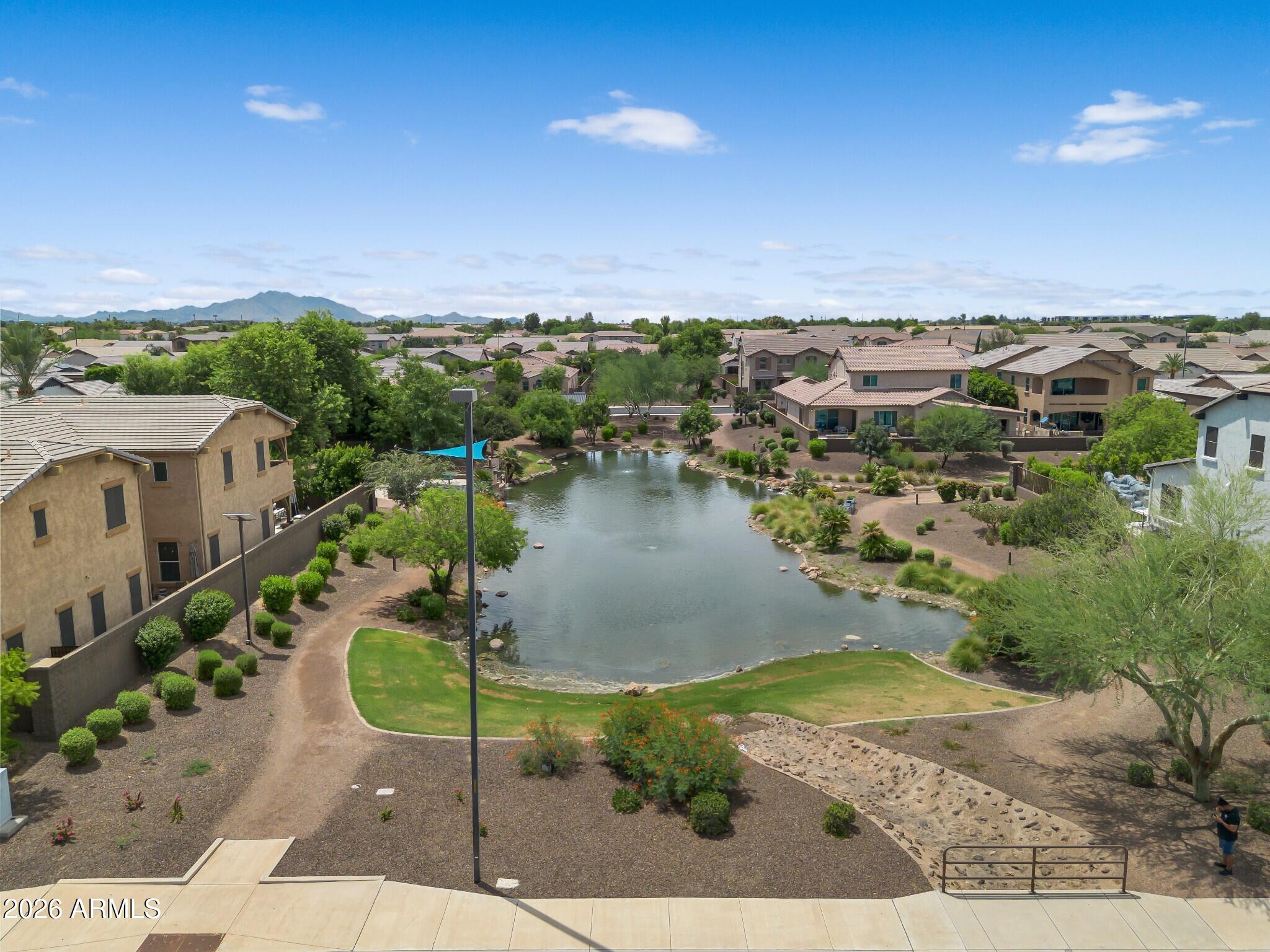 992 E PARKVIEW Drive