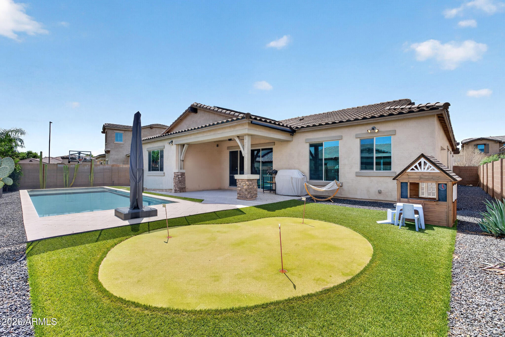 992 E PARKVIEW Drive