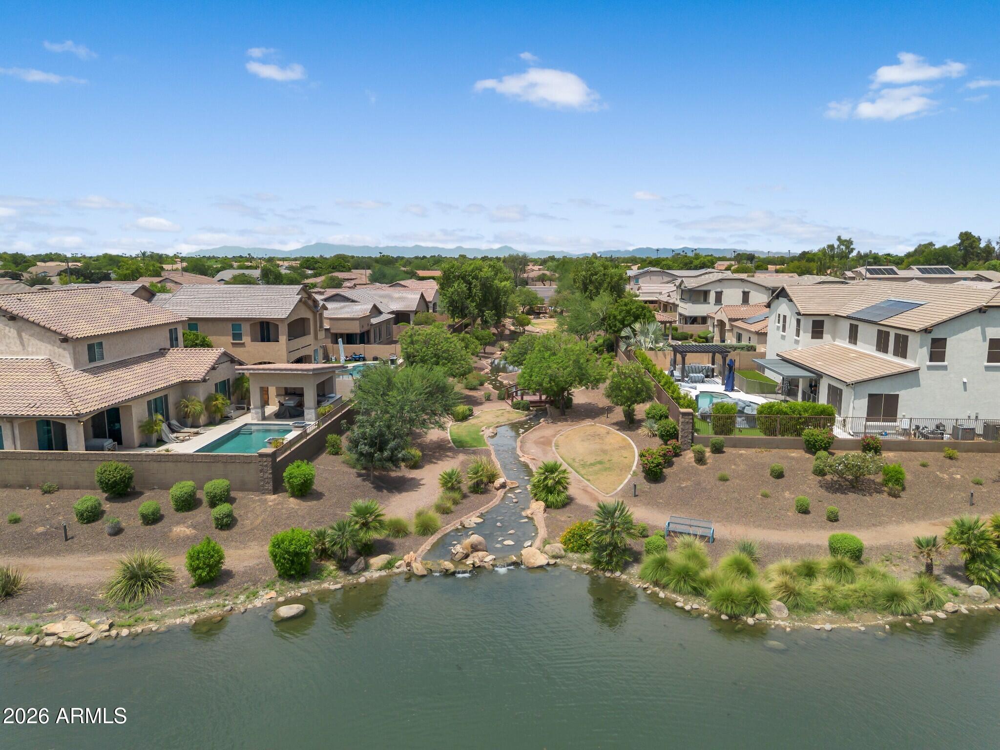 992 E PARKVIEW Drive
