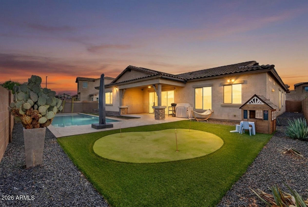 992 E PARKVIEW Drive