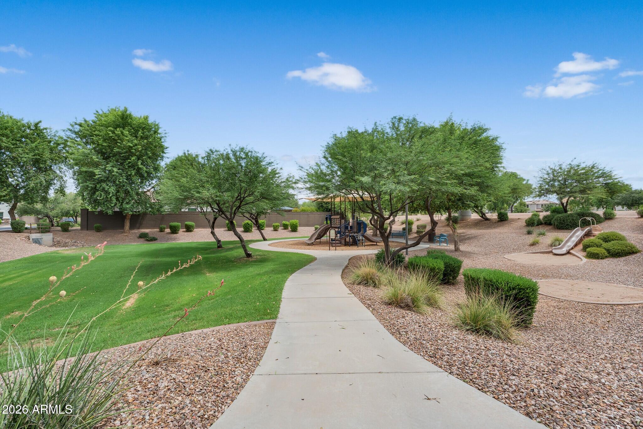 992 E PARKVIEW Drive
