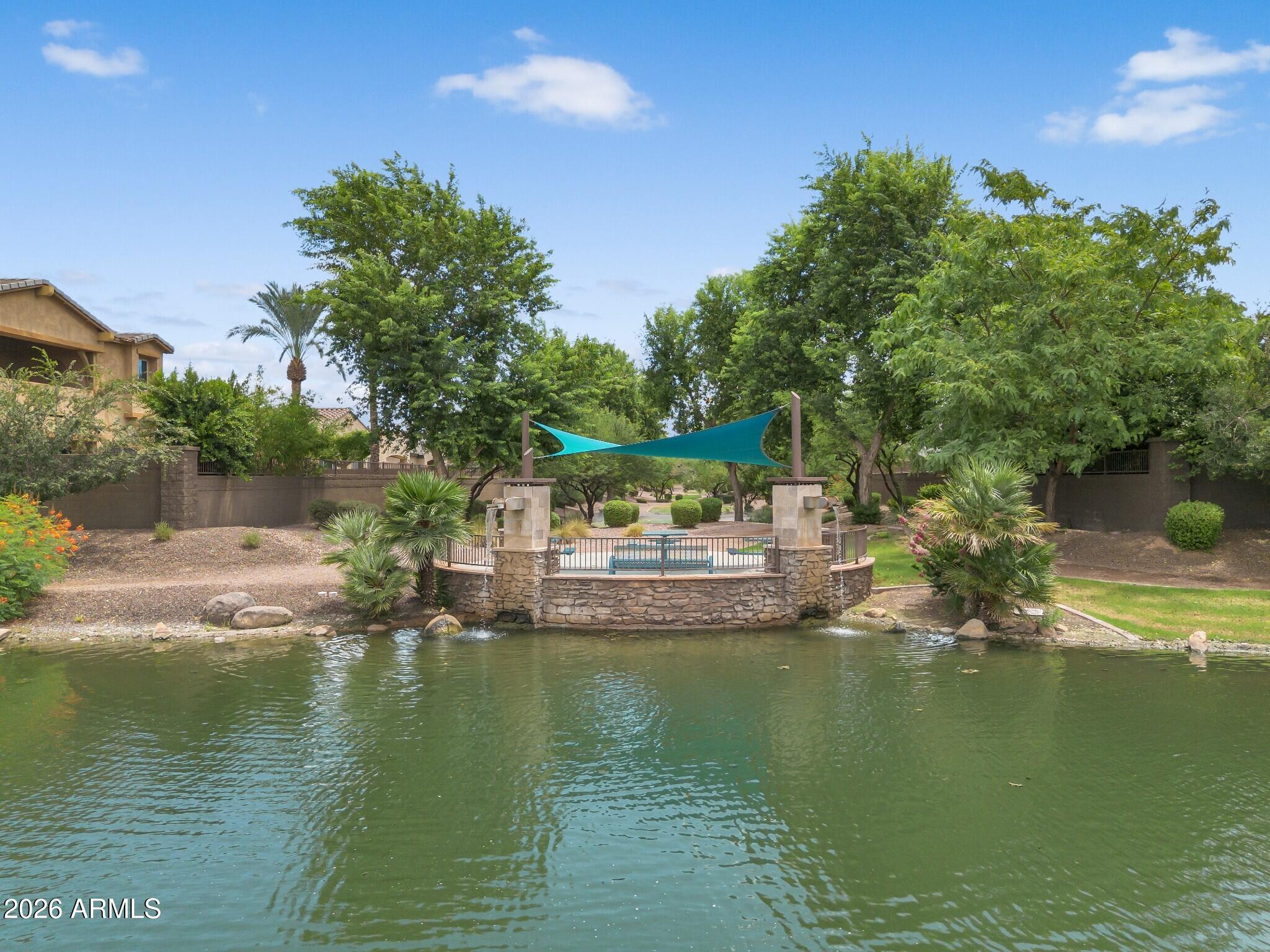 992 E PARKVIEW Drive