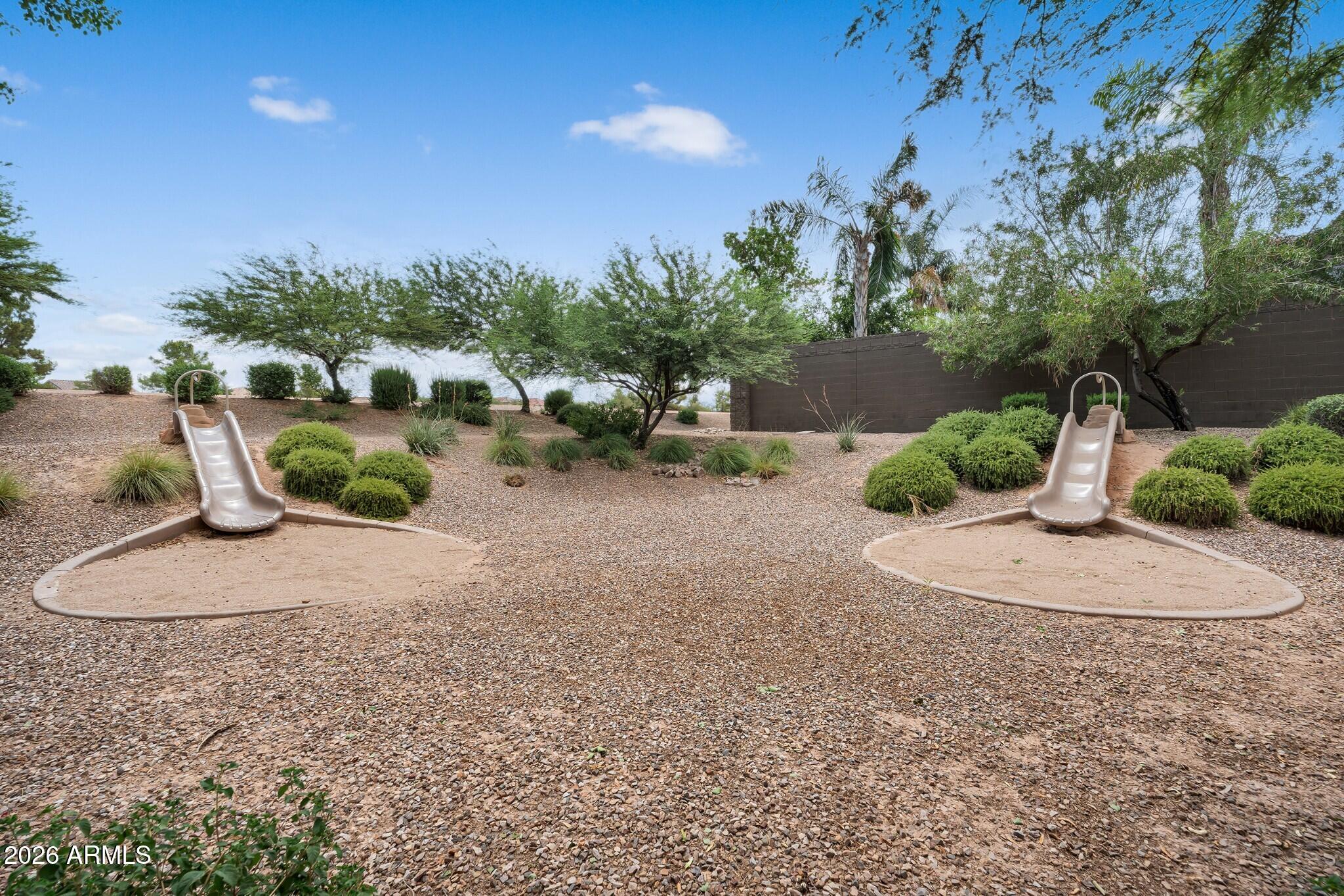 992 E PARKVIEW Drive