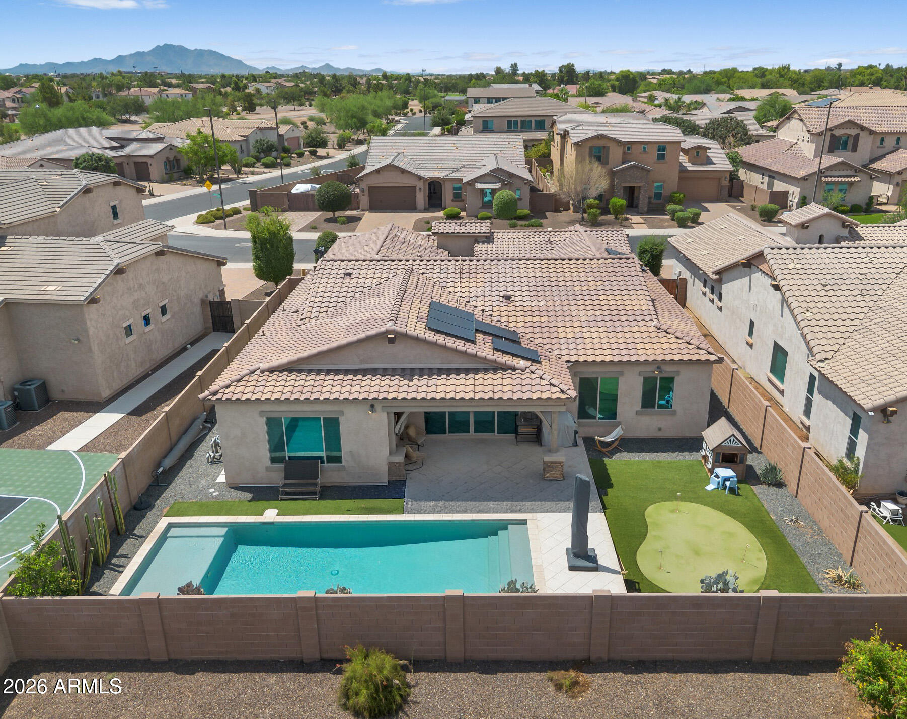 992 E PARKVIEW Drive