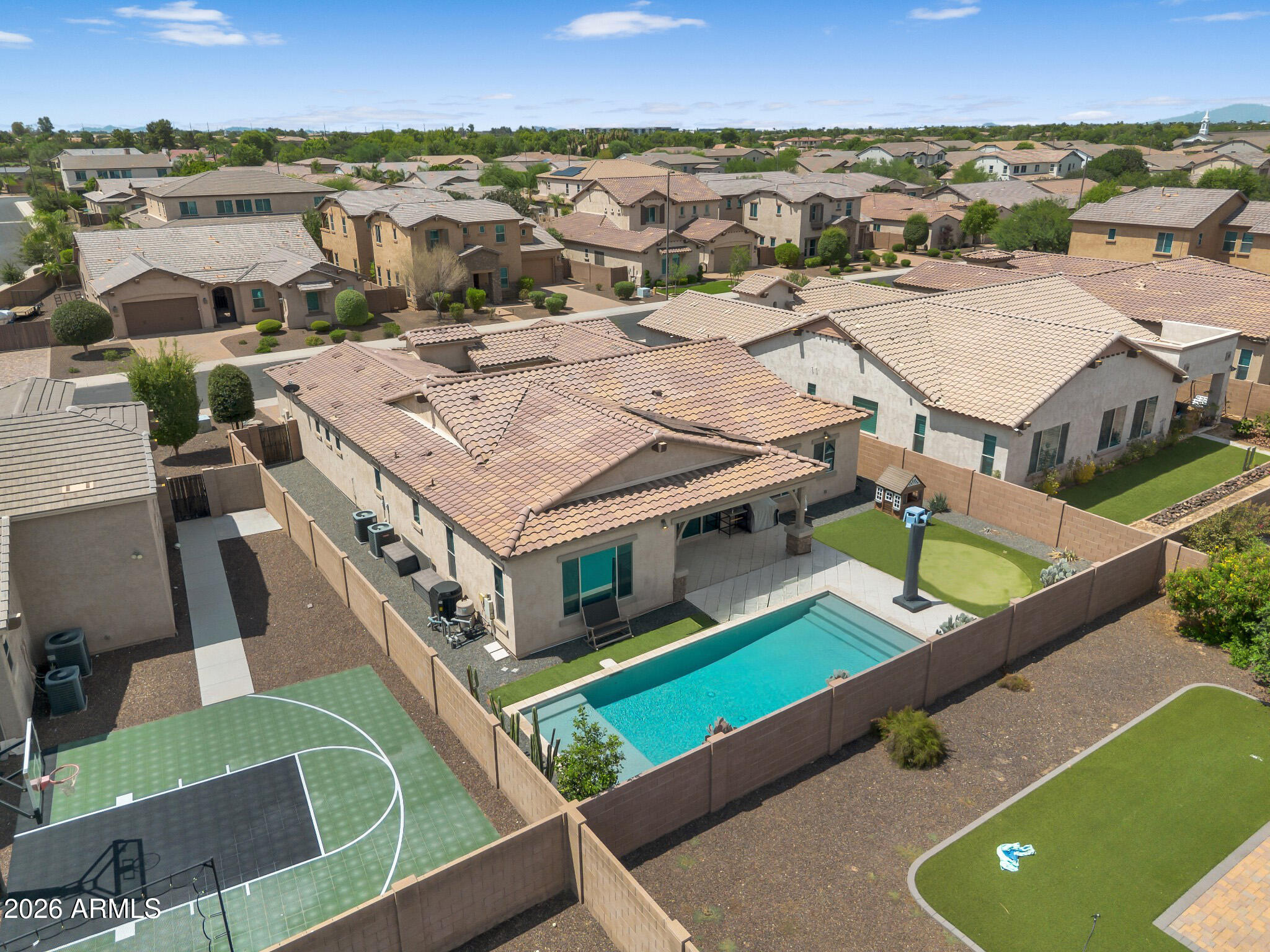 992 E PARKVIEW Drive