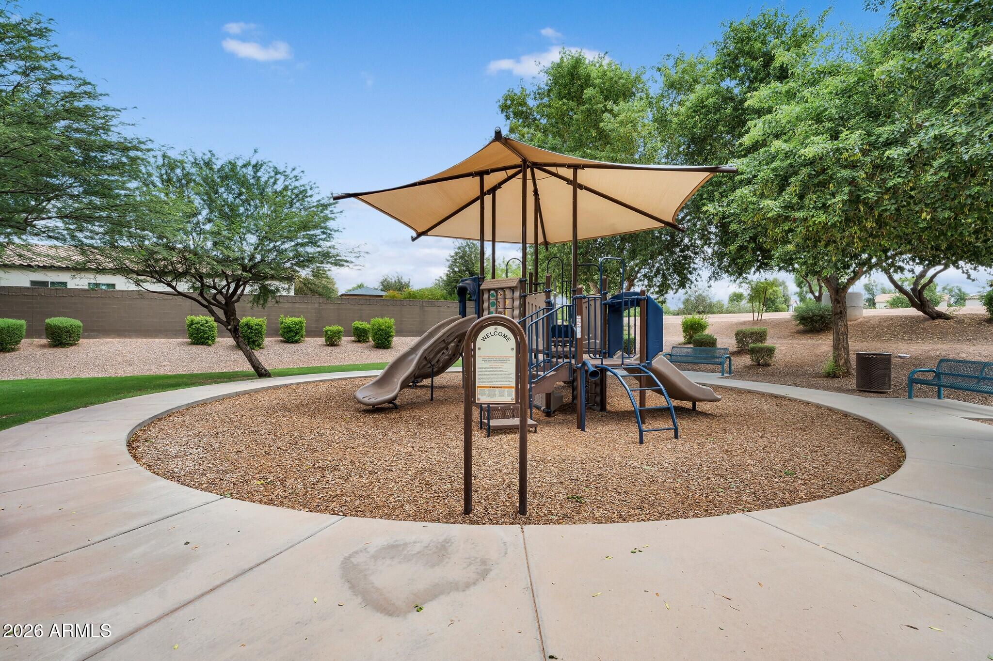 992 E PARKVIEW Drive
