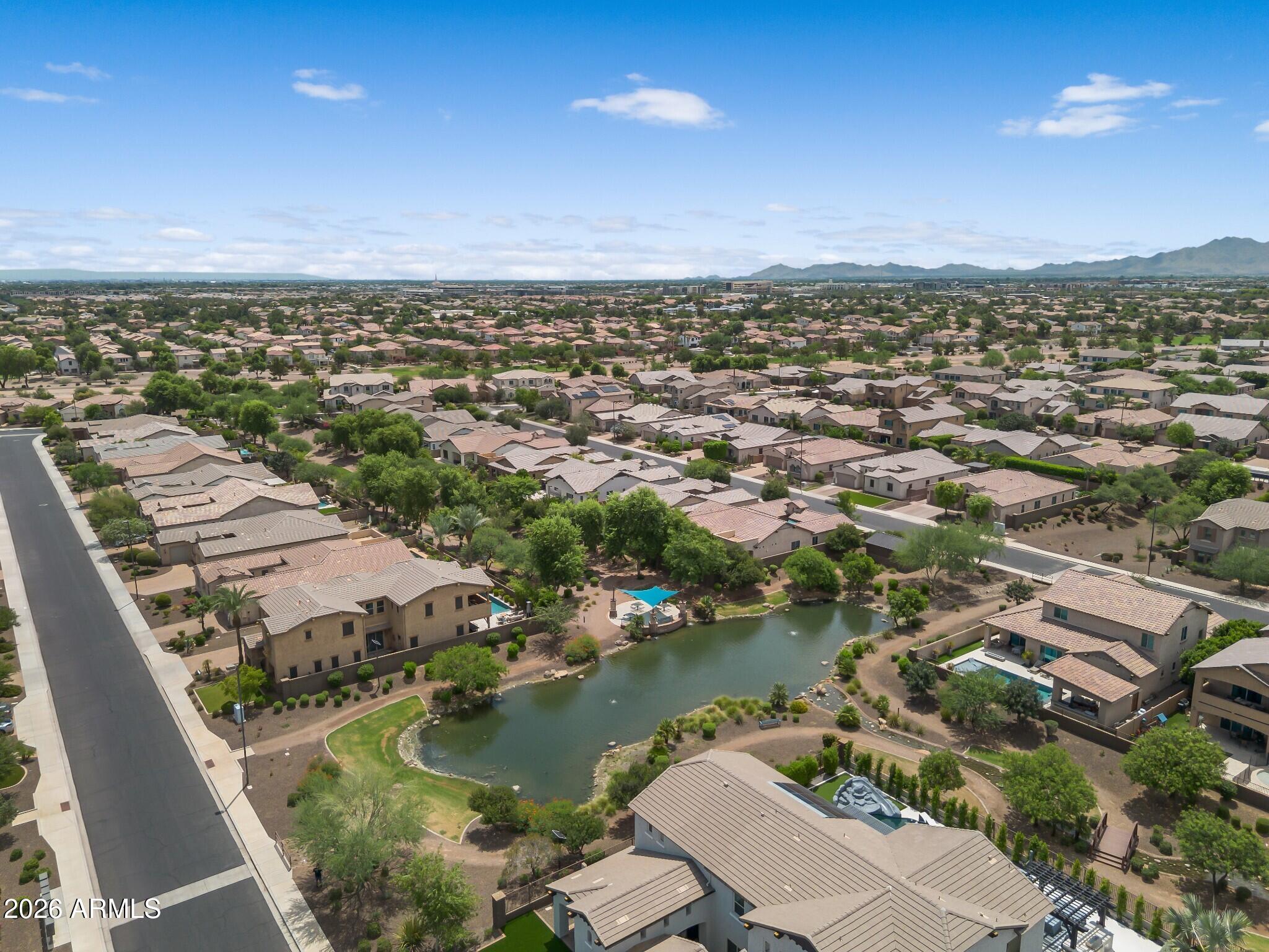992 E PARKVIEW Drive